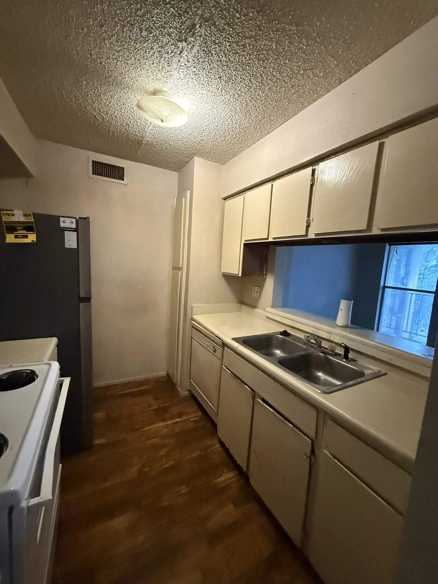 Condominium For Sale in Dallas County , 6050 Melody Lane 308, Dallas, Texas 75231, 1 Bedroom, 1 Bathroom, Garage spaces, 787 Sqft, built in 1979, mls#21178683, Real Estate Agent in Dallas, Homes For Sale in Dallas county, Homes For Sale in Dallas, Realtor in Dallas Texas, Real Estate Brokerage Independent Realty Texas, Luminita Cordes Realtor