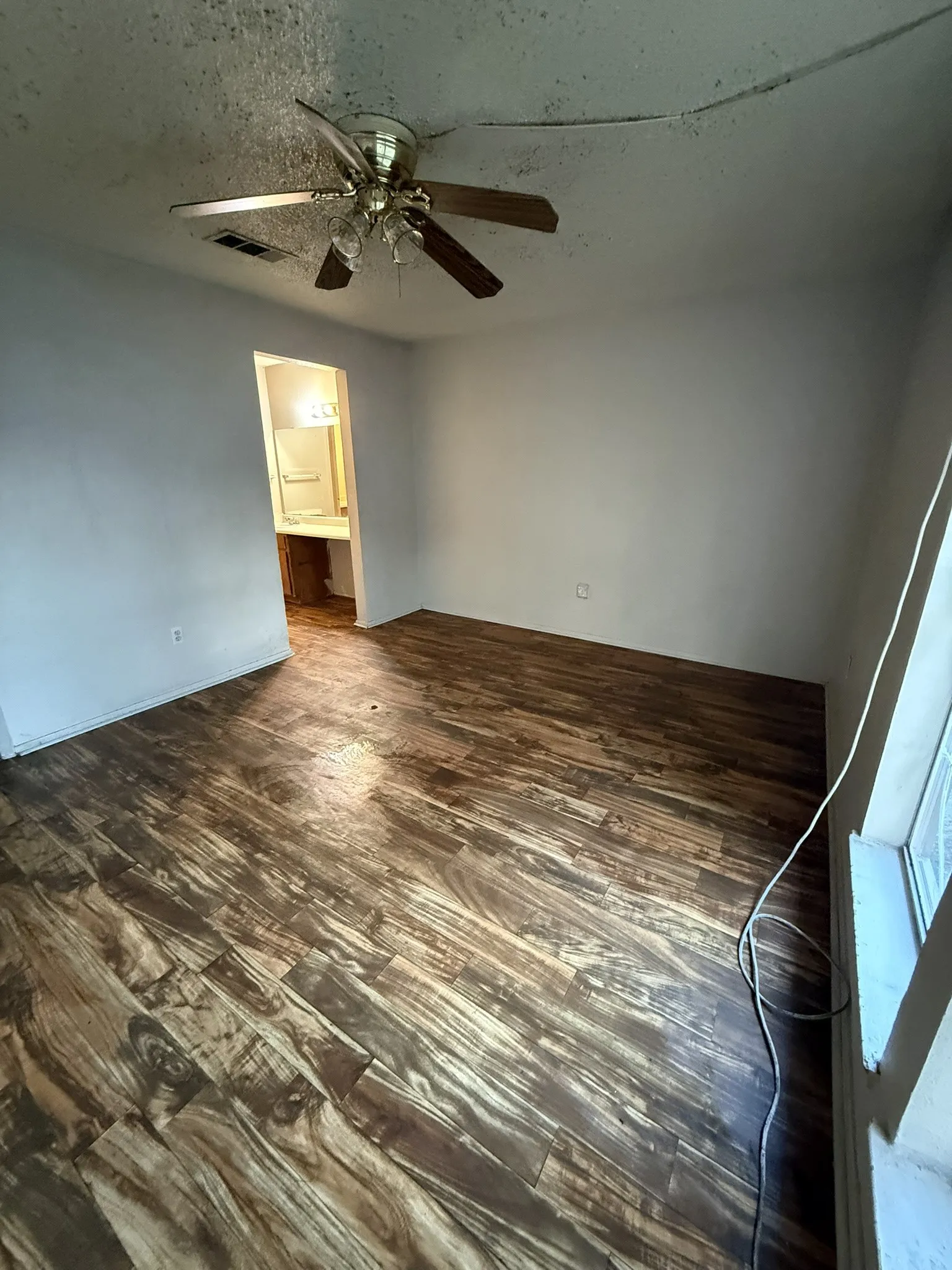 Condominium For Sale in Dallas County , 6050 Melody Lane 308, Dallas, Texas 75231, 1 Bedroom, 1 Bathroom, Garage spaces, 787 Sqft, built in 1979, mls#21178683, Real Estate Agent in Dallas, Homes For Sale in Dallas county, Homes For Sale in Dallas, Realtor in Dallas Texas, Real Estate Brokerage Independent Realty Texas, Luminita Cordes Realtor