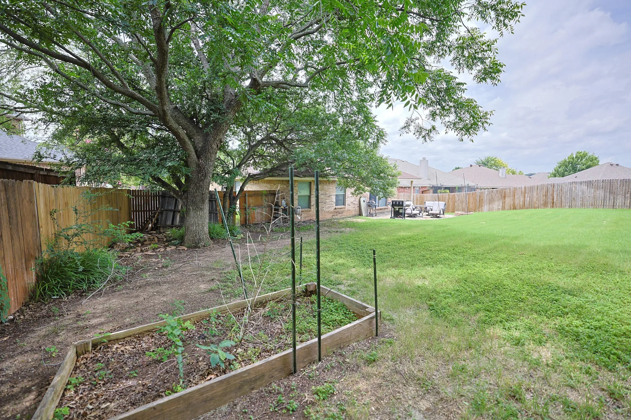 Single Family Residence For Sale in Parker County , 211 Carriage Drive, Willow Park, Texas 76087, 3 Bedroom, 2 Bathroom, 2 Garage spaces, 1,783 Sqft, built in 2007, mls#21177015, Real Estate Agent in Willow Park, Homes For Sale in Parker county, Homes For Sale in Willow Park, Realtor in Willow Park Texas, Real Estate Brokerage Independent Realty Texas, Luminita Cordes Realtor