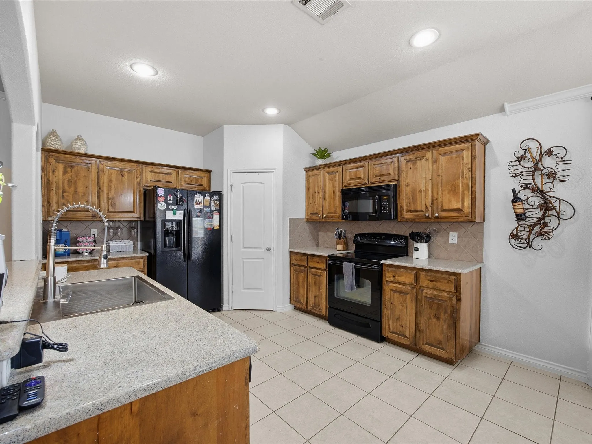 Single Family Residence For Sale in Parker County , 211 Carriage Drive, Willow Park, Texas 76087, 3 Bedroom, 2 Bathroom, 2 Garage spaces, 1,783 Sqft, built in 2007, mls#21177015, Real Estate Agent in Willow Park, Homes For Sale in Parker county, Homes For Sale in Willow Park, Realtor in Willow Park Texas, Real Estate Brokerage Independent Realty Texas, Luminita Cordes Realtor