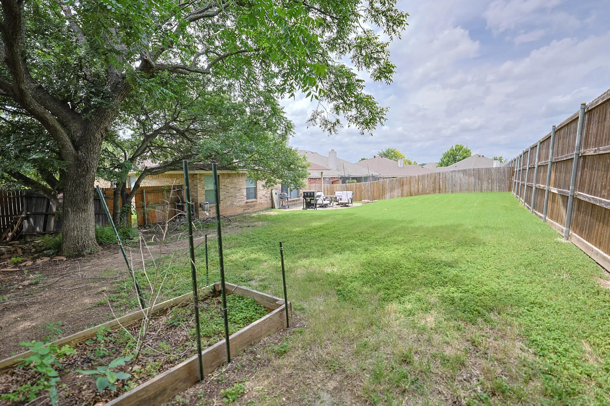 Single Family Residence For Sale in Parker County , 211 Carriage Drive, Willow Park, Texas 76087, 3 Bedroom, 2 Bathroom, 2 Garage spaces, 1,783 Sqft, built in 2007, mls#21177015, Real Estate Agent in Willow Park, Homes For Sale in Parker county, Homes For Sale in Willow Park, Realtor in Willow Park Texas, Real Estate Brokerage Independent Realty Texas, Luminita Cordes Realtor