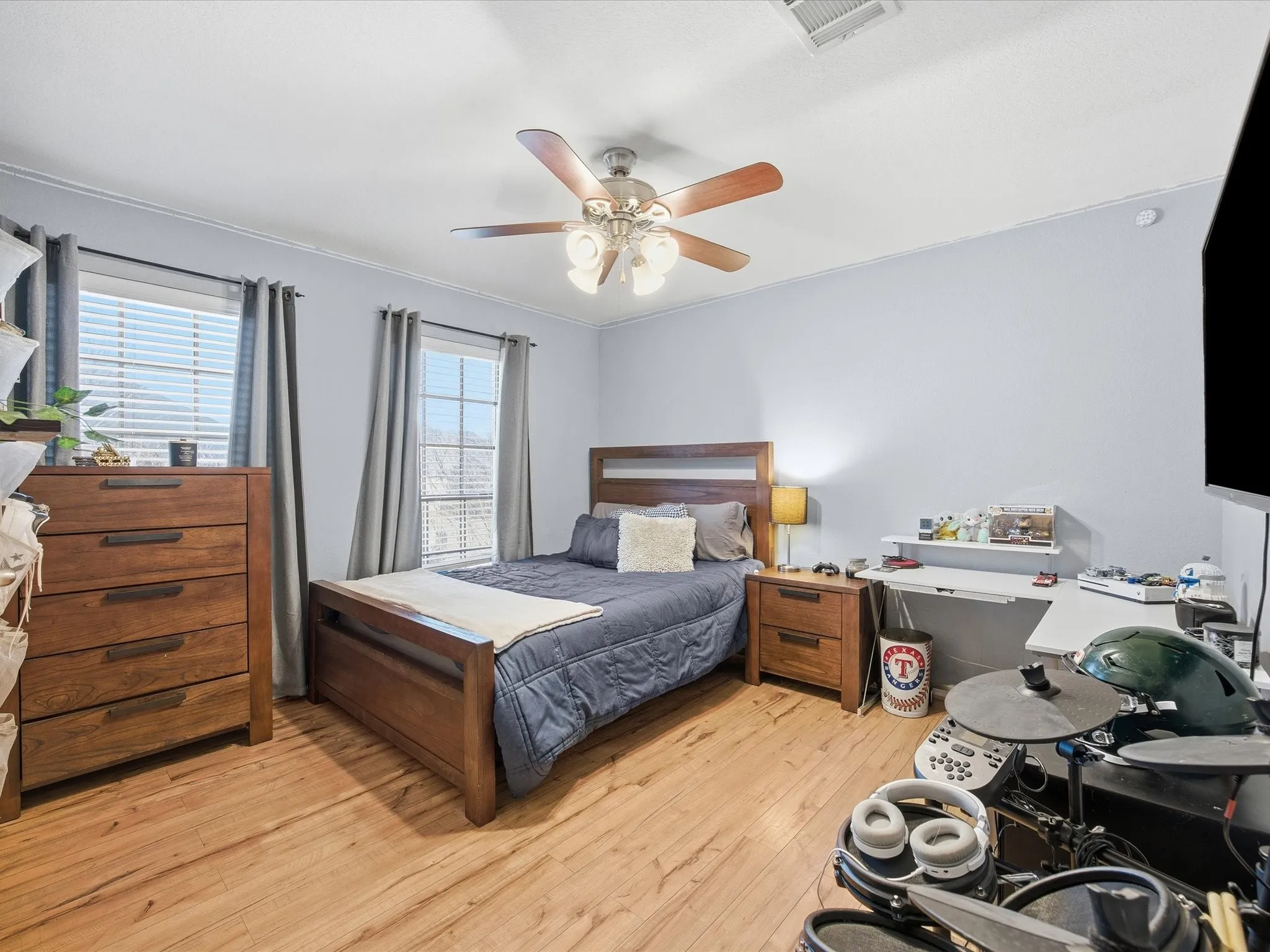Single Family Residence For Sale in Parker County , 211 Carriage Drive, Willow Park, Texas 76087, 3 Bedroom, 2 Bathroom, 2 Garage spaces, 1,783 Sqft, built in 2007, mls#21177015, Real Estate Agent in Willow Park, Homes For Sale in Parker county, Homes For Sale in Willow Park, Realtor in Willow Park Texas, Real Estate Brokerage Independent Realty Texas, Luminita Cordes Realtor