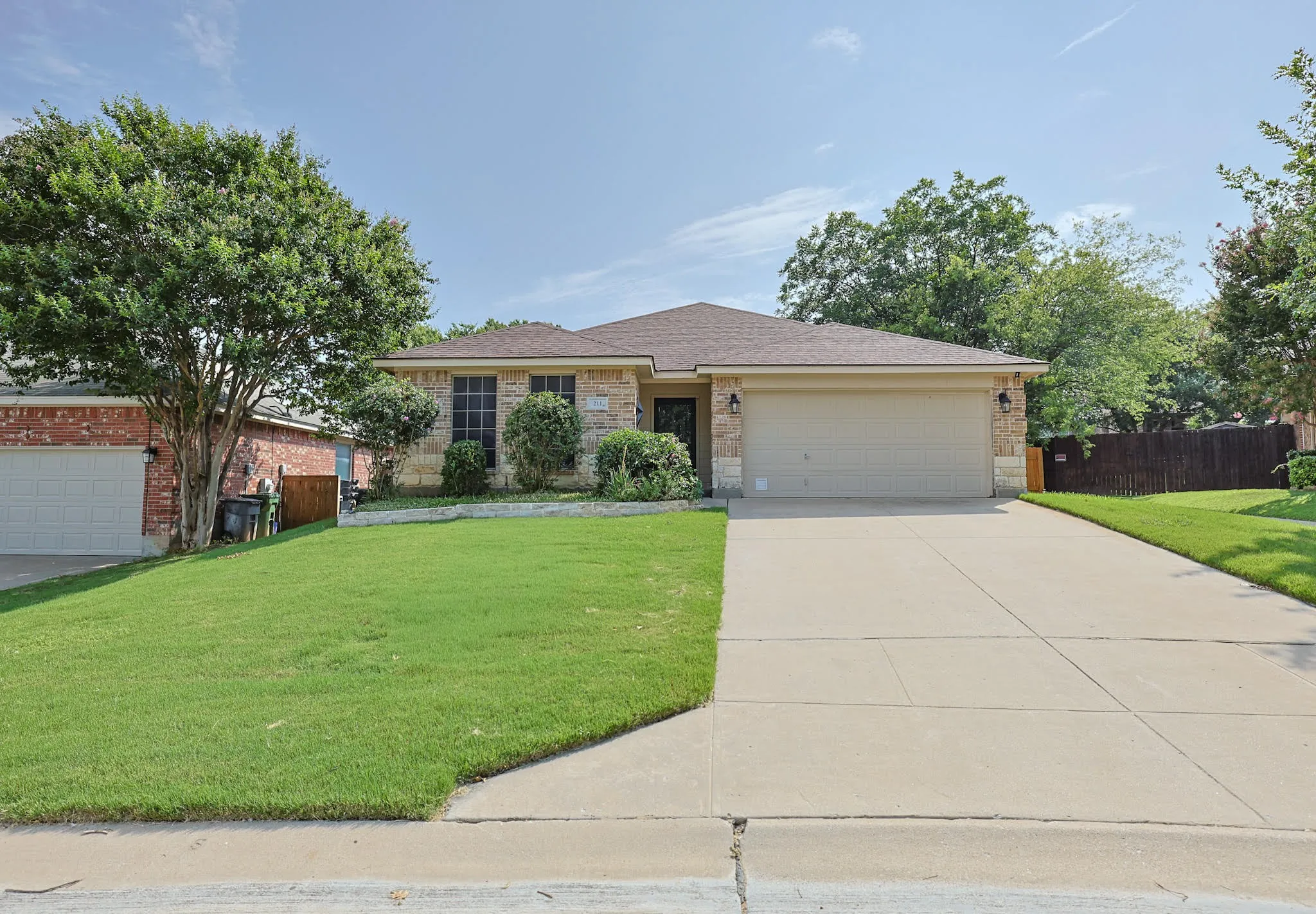 Single Family Residence For Sale in Parker County , 211 Carriage Drive, Willow Park, Texas 76087, 3 Bedroom, 2 Bathroom, 2 Garage spaces, 1,783 Sqft, built in 2007, mls#21177015, Real Estate Agent in Willow Park, Homes For Sale in Parker county, Homes For Sale in Willow Park, Realtor in Willow Park Texas, Real Estate Brokerage Independent Realty Texas, Luminita Cordes Realtor