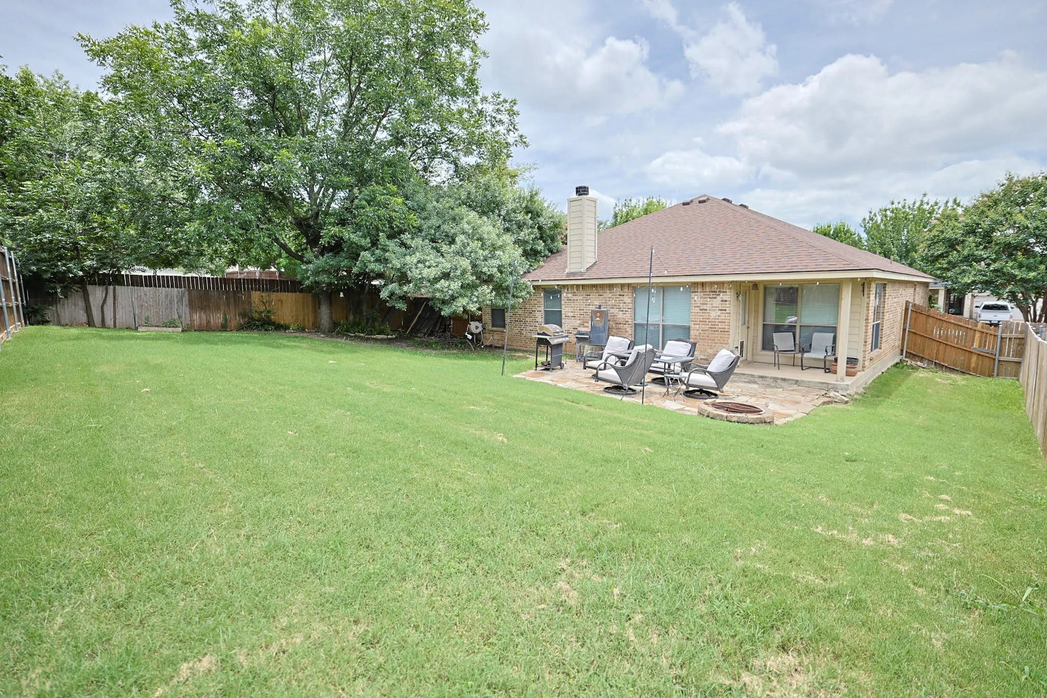 Single Family Residence For Sale in Parker County , 211 Carriage Drive, Willow Park, Texas 76087, 3 Bedroom, 2 Bathroom, 2 Garage spaces, 1,783 Sqft, built in 2007, mls#21177015, Real Estate Agent in Willow Park, Homes For Sale in Parker county, Homes For Sale in Willow Park, Realtor in Willow Park Texas, Real Estate Brokerage Independent Realty Texas, Luminita Cordes Realtor