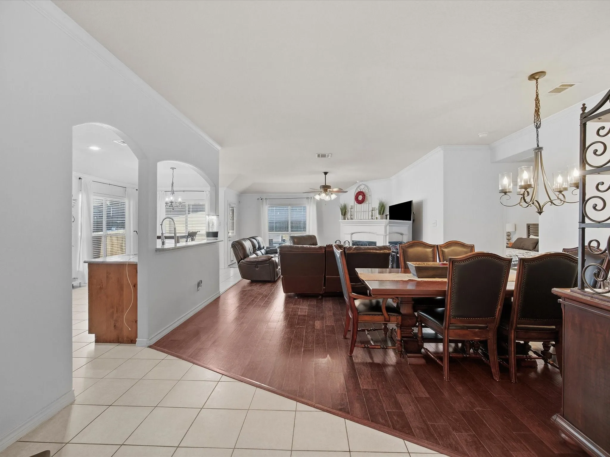Single Family Residence For Sale in Parker County , 211 Carriage Drive, Willow Park, Texas 76087, 3 Bedroom, 2 Bathroom, 2 Garage spaces, 1,783 Sqft, built in 2007, mls#21177015, Real Estate Agent in Willow Park, Homes For Sale in Parker county, Homes For Sale in Willow Park, Realtor in Willow Park Texas, Real Estate Brokerage Independent Realty Texas, Luminita Cordes Realtor
