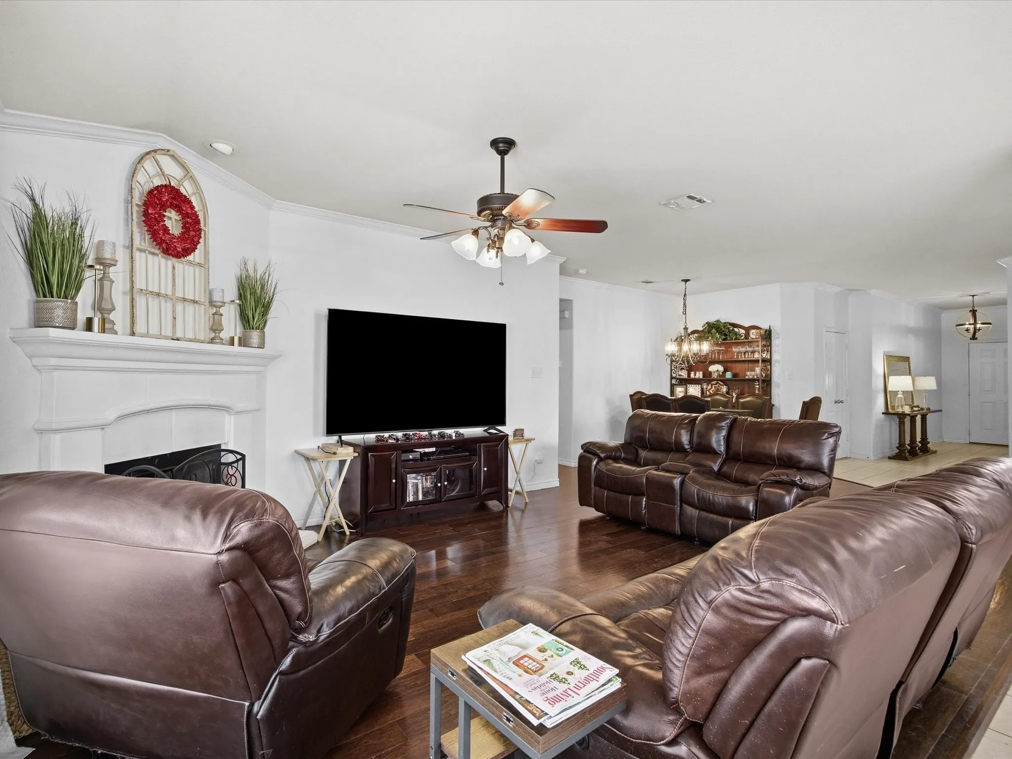 Single Family Residence For Sale in Parker County , 211 Carriage Drive, Willow Park, Texas 76087, 3 Bedroom, 2 Bathroom, 2 Garage spaces, 1,783 Sqft, built in 2007, mls#21177015, Real Estate Agent in Willow Park, Homes For Sale in Parker county, Homes For Sale in Willow Park, Realtor in Willow Park Texas, Real Estate Brokerage Independent Realty Texas, Luminita Cordes Realtor