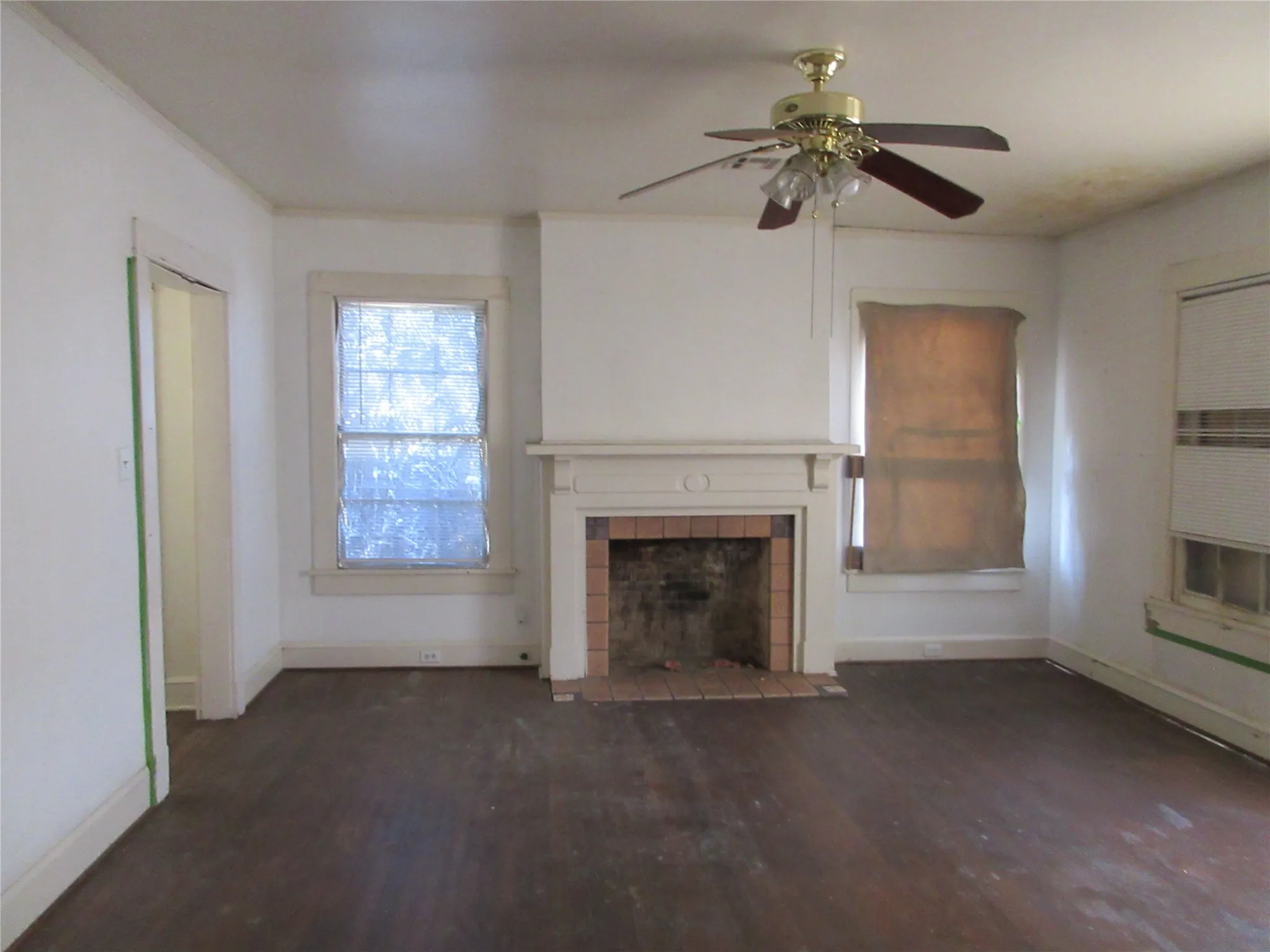 Single Family Residence For Sale in Falls County , 916 Ward, Marlin, Texas 76661, 3 Bedroom, 2 Bathroom, Garage spaces, 1,835 Sqft, built in 1950, Unknown, mls#21177818, Real Estate Agent in Marlin, Homes For Sale in Falls county, Homes For Sale in Marlin, Realtor in Marlin Texas, Real Estate Brokerage Independent Realty Texas, Luminita Cordes Realtor