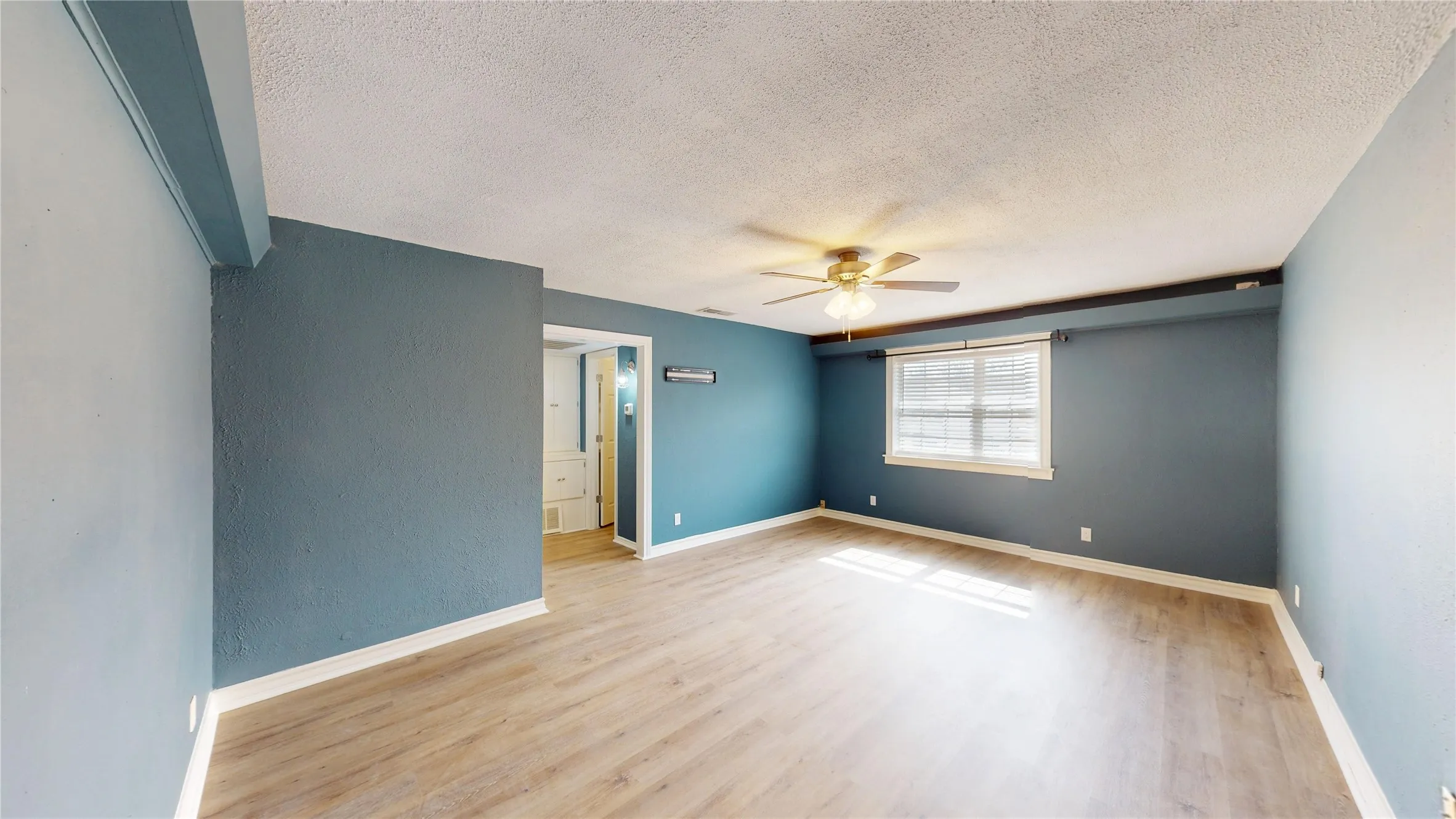 Single Family Residence For Sale in Hood County , 6920 Westover Drive, Granbury, Texas 76049, 5 Bedroom, 3 Bathroom, 2 Garage spaces, 2,668 Sqft, built in 1974, Preowned, mls#21178799, Real Estate Agent in Granbury, Homes For Sale in Hood county, Homes For Sale in Granbury, Realtor in Granbury Texas, Real Estate Brokerage Independent Realty Texas, Luminita Cordes Realtor