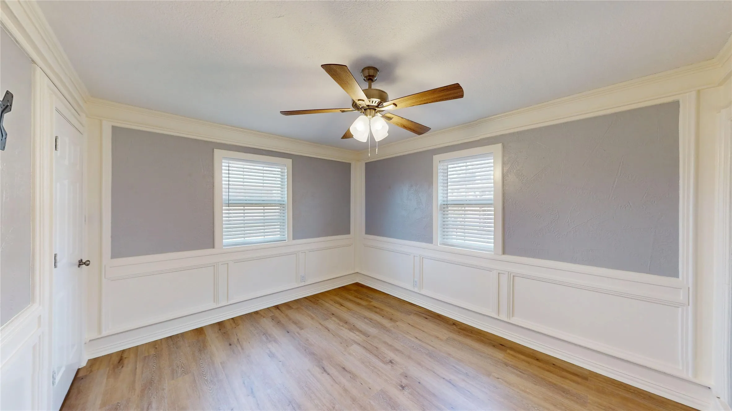 Single Family Residence For Sale in Hood County , 6920 Westover Drive, Granbury, Texas 76049, 5 Bedroom, 3 Bathroom, 2 Garage spaces, 2,668 Sqft, built in 1974, Preowned, mls#21178799, Real Estate Agent in Granbury, Homes For Sale in Hood county, Homes For Sale in Granbury, Realtor in Granbury Texas, Real Estate Brokerage Independent Realty Texas, Luminita Cordes Realtor