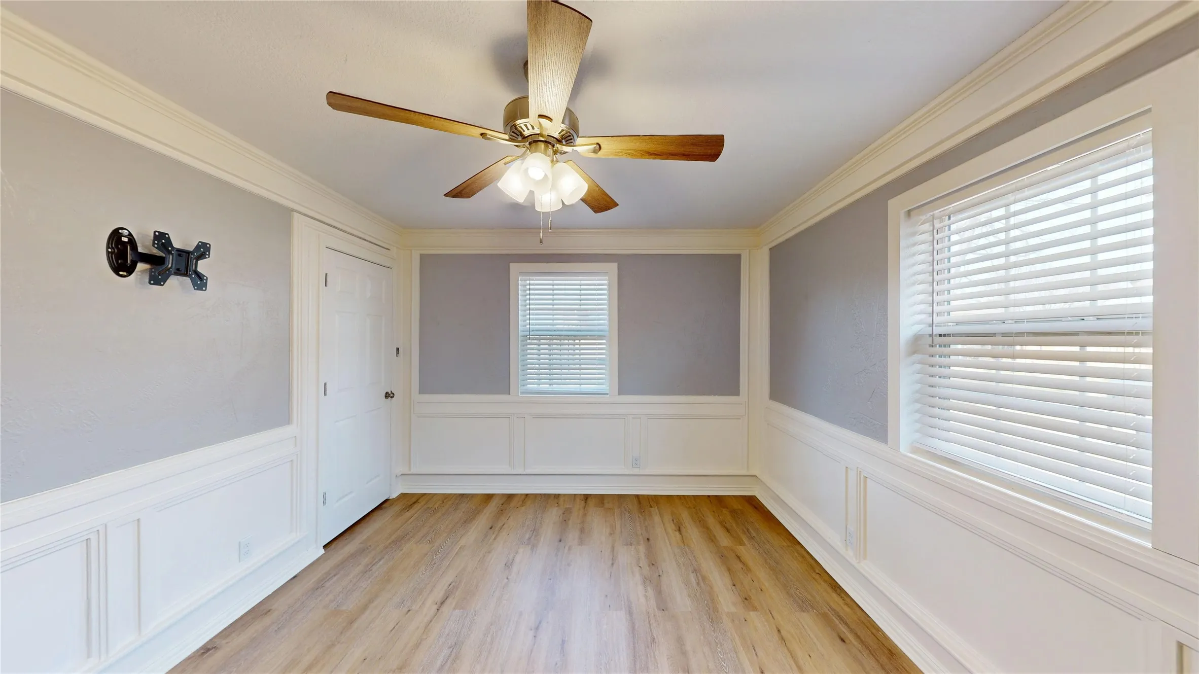 Single Family Residence For Sale in Hood County , 6920 Westover Drive, Granbury, Texas 76049, 5 Bedroom, 3 Bathroom, 2 Garage spaces, 2,668 Sqft, built in 1974, Preowned, mls#21178799, Real Estate Agent in Granbury, Homes For Sale in Hood county, Homes For Sale in Granbury, Realtor in Granbury Texas, Real Estate Brokerage Independent Realty Texas, Luminita Cordes Realtor