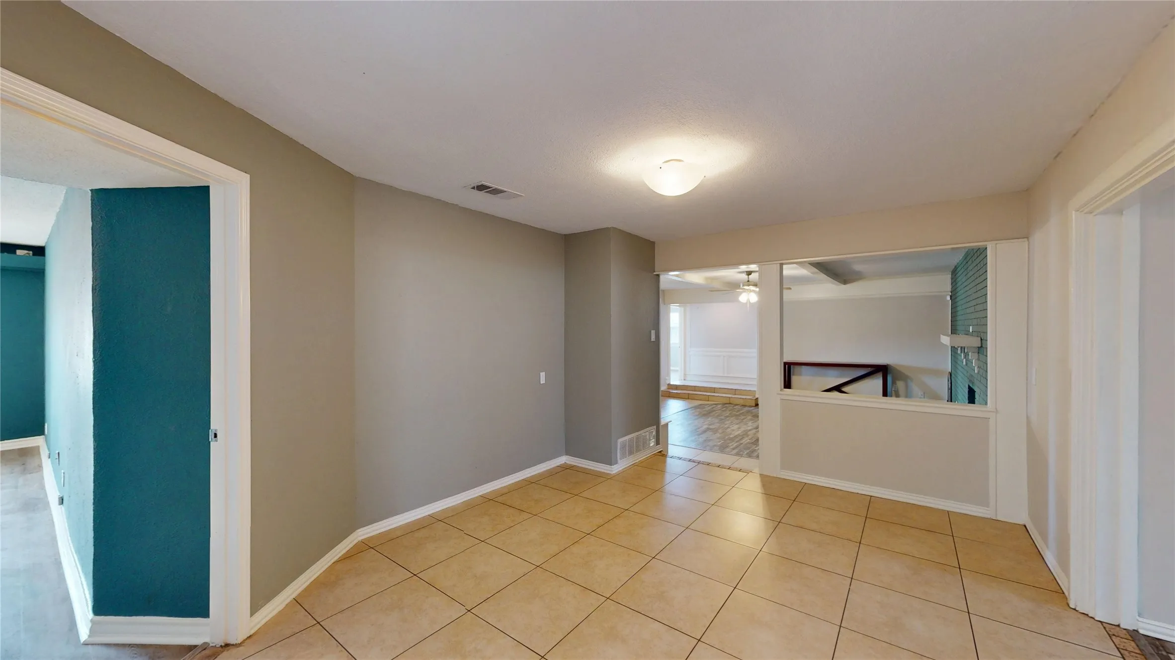 Single Family Residence For Sale in Hood County , 6920 Westover Drive, Granbury, Texas 76049, 5 Bedroom, 3 Bathroom, 2 Garage spaces, 2,668 Sqft, built in 1974, Preowned, mls#21178799, Real Estate Agent in Granbury, Homes For Sale in Hood county, Homes For Sale in Granbury, Realtor in Granbury Texas, Real Estate Brokerage Independent Realty Texas, Luminita Cordes Realtor