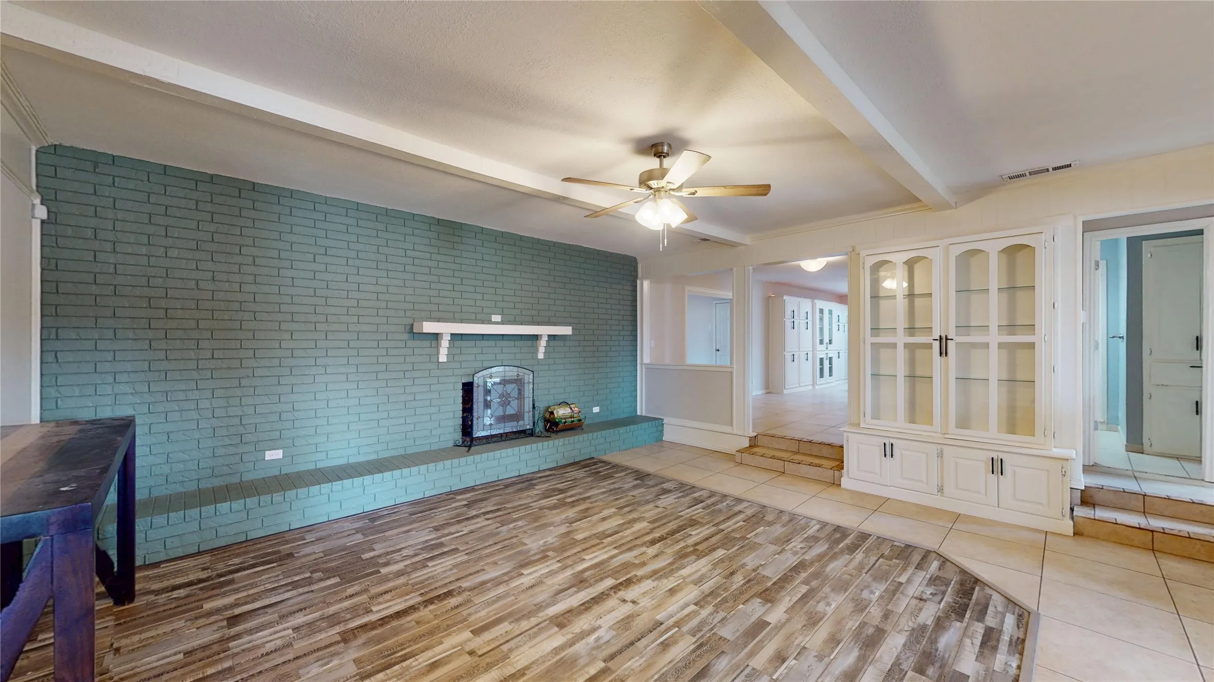 Single Family Residence For Sale in Hood County , 6920 Westover Drive, Granbury, Texas 76049, 5 Bedroom, 3 Bathroom, 2 Garage spaces, 2,668 Sqft, built in 1974, Preowned, mls#21178799, Real Estate Agent in Granbury, Homes For Sale in Hood county, Homes For Sale in Granbury, Realtor in Granbury Texas, Real Estate Brokerage Independent Realty Texas, Luminita Cordes Realtor