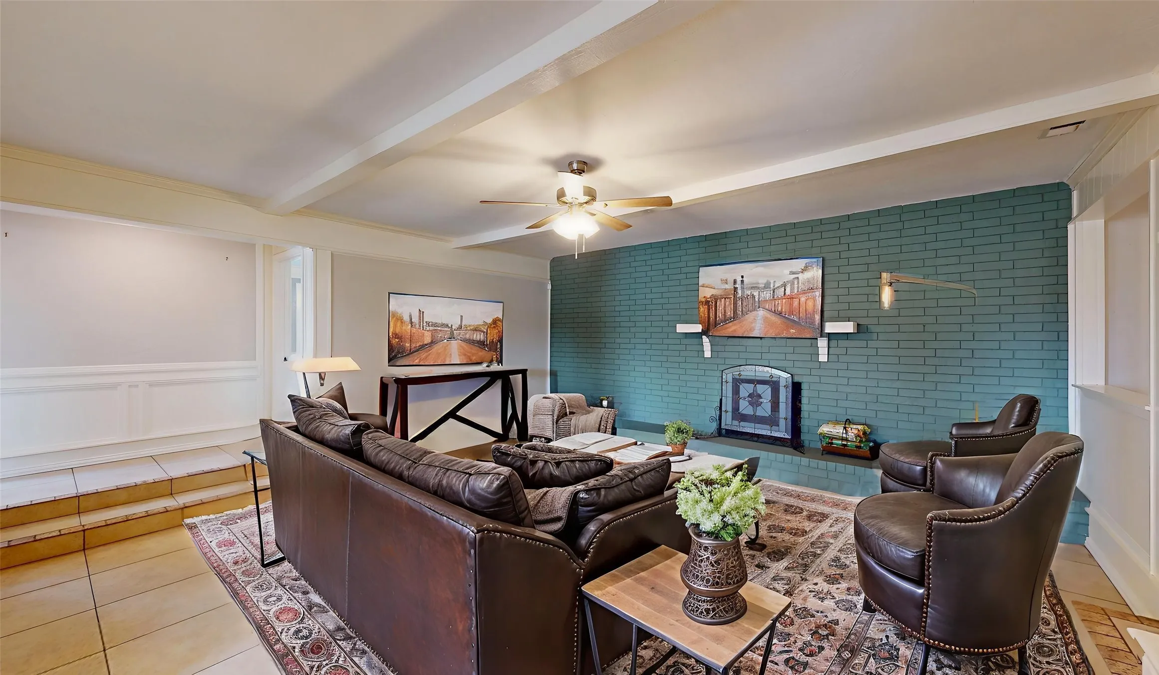 Single Family Residence For Sale in Hood County , 6920 Westover Drive, Granbury, Texas 76049, 5 Bedroom, 3 Bathroom, 2 Garage spaces, 2,668 Sqft, built in 1974, Preowned, mls#21178799, Real Estate Agent in Granbury, Homes For Sale in Hood county, Homes For Sale in Granbury, Realtor in Granbury Texas, Real Estate Brokerage Independent Realty Texas, Luminita Cordes Realtor