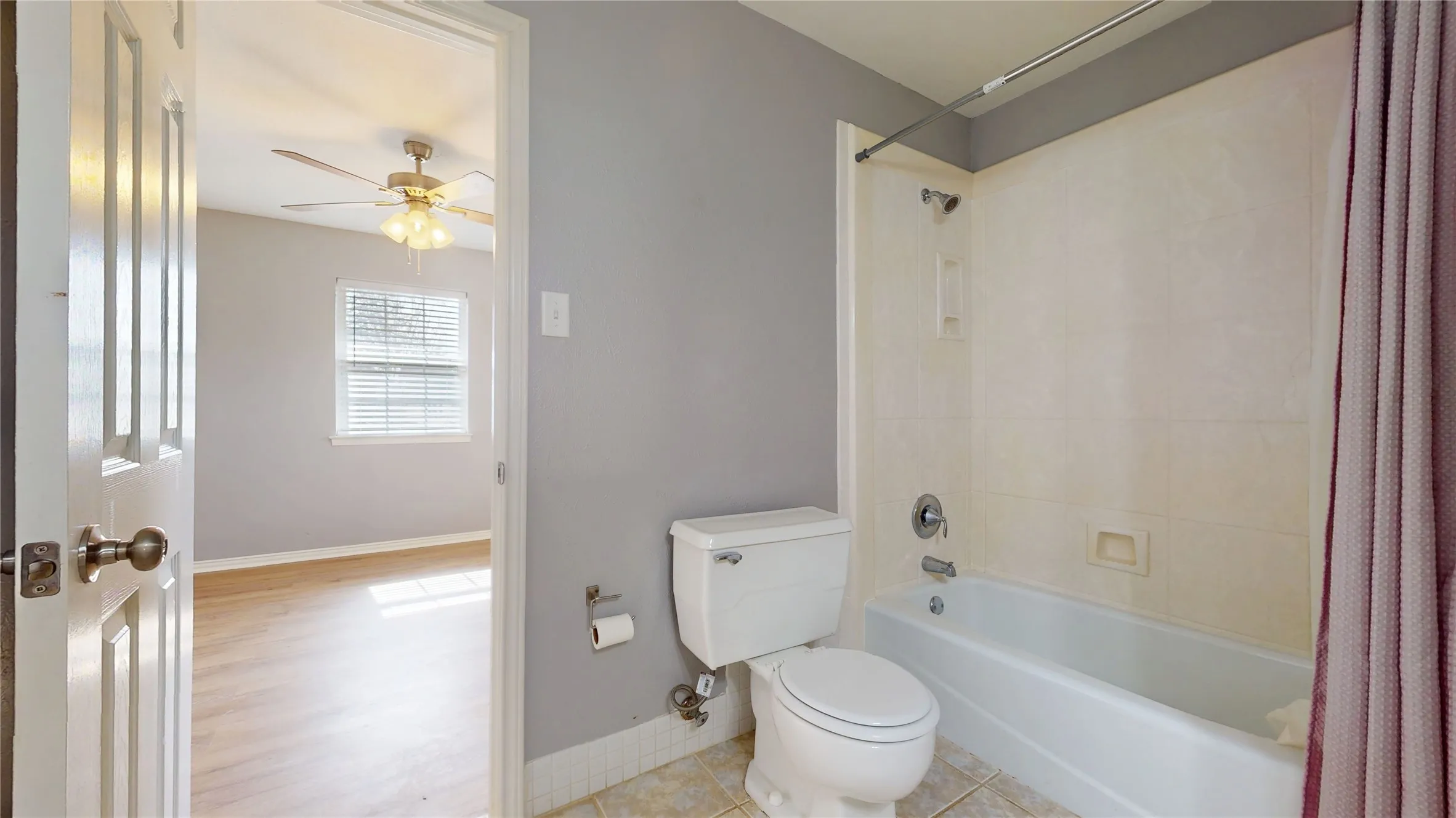 Single Family Residence For Sale in Hood County , 6920 Westover Drive, Granbury, Texas 76049, 5 Bedroom, 3 Bathroom, 2 Garage spaces, 2,668 Sqft, built in 1974, Preowned, mls#21178799, Real Estate Agent in Granbury, Homes For Sale in Hood county, Homes For Sale in Granbury, Realtor in Granbury Texas, Real Estate Brokerage Independent Realty Texas, Luminita Cordes Realtor