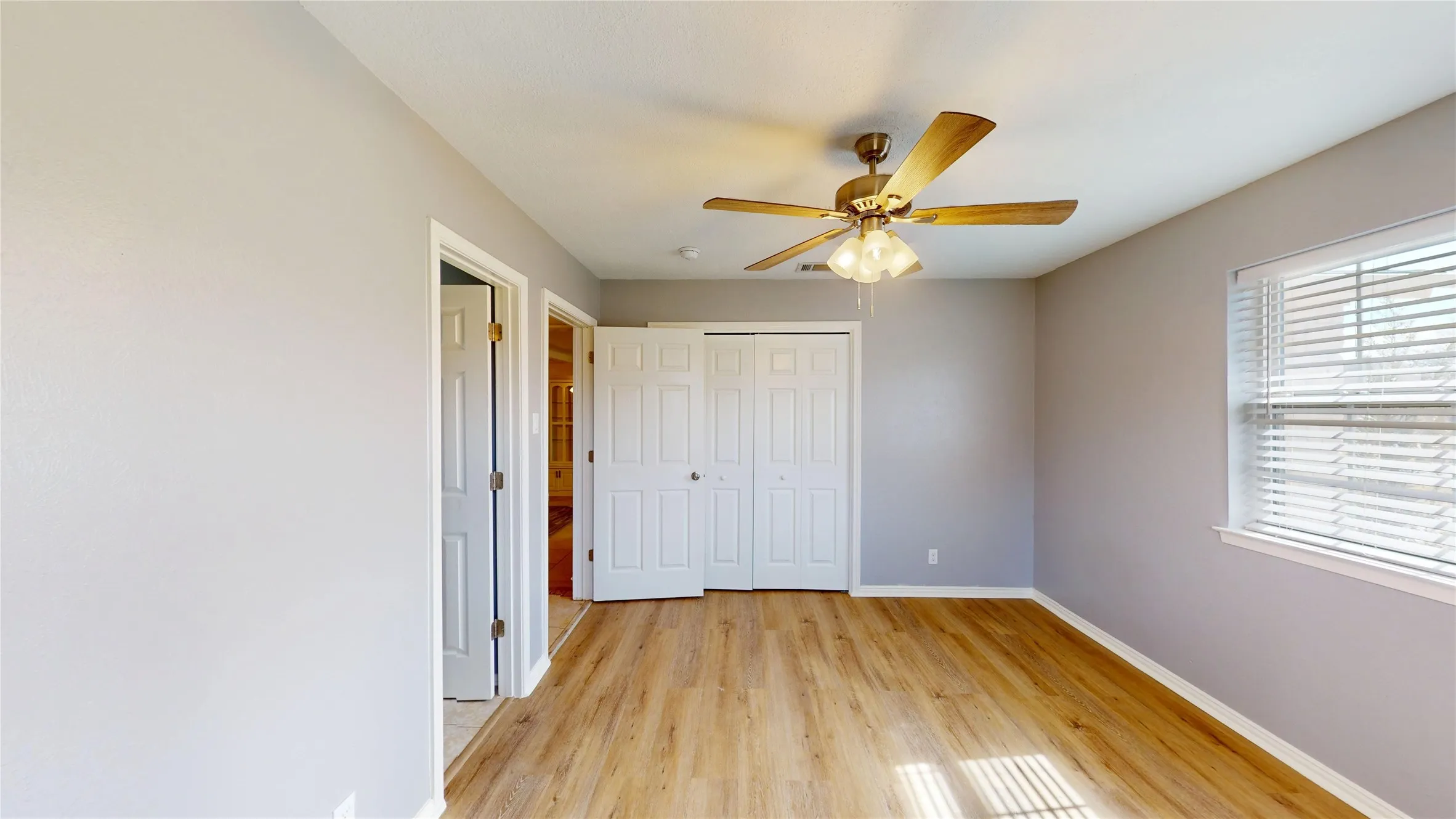 Single Family Residence For Sale in Hood County , 6920 Westover Drive, Granbury, Texas 76049, 5 Bedroom, 3 Bathroom, 2 Garage spaces, 2,668 Sqft, built in 1974, Preowned, mls#21178799, Real Estate Agent in Granbury, Homes For Sale in Hood county, Homes For Sale in Granbury, Realtor in Granbury Texas, Real Estate Brokerage Independent Realty Texas, Luminita Cordes Realtor