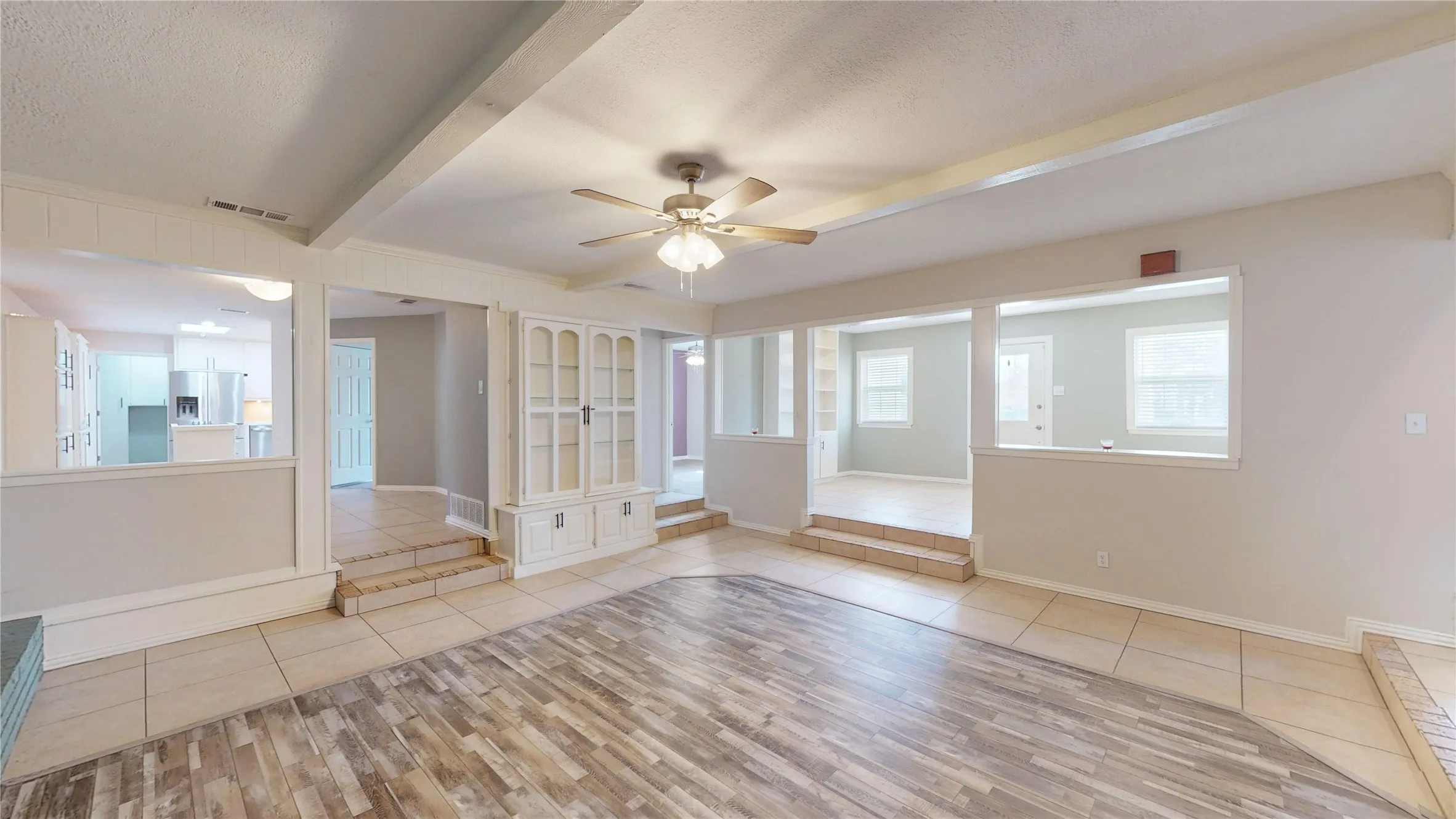 Single Family Residence For Sale in Hood County , 6920 Westover Drive, Granbury, Texas 76049, 5 Bedroom, 3 Bathroom, 2 Garage spaces, 2,668 Sqft, built in 1974, Preowned, mls#21178799, Real Estate Agent in Granbury, Homes For Sale in Hood county, Homes For Sale in Granbury, Realtor in Granbury Texas, Real Estate Brokerage Independent Realty Texas, Luminita Cordes Realtor