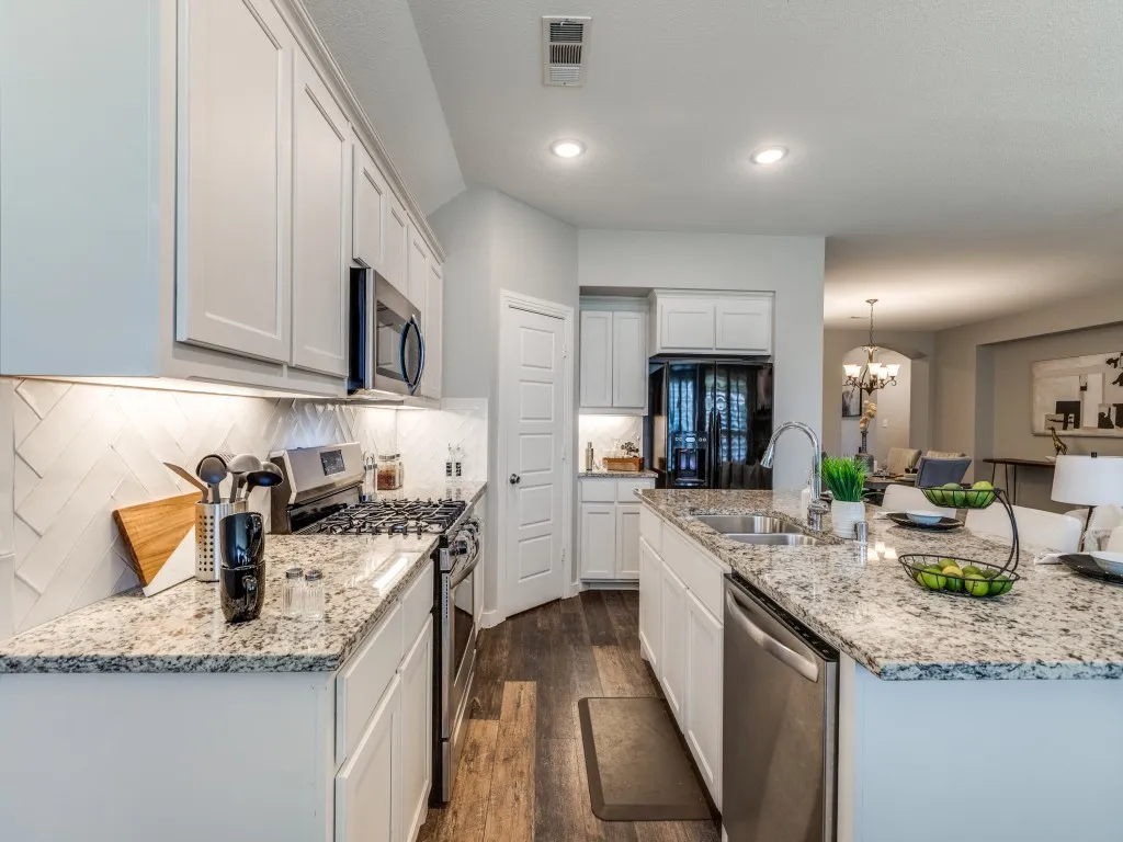 Single Family Residence For Sale in Collin County , 716 Esk Avenue, Celina, Texas 75009, 4 Bedroom, 3 Bathroom, 2 Garage spaces, 2,215 Sqft, built in 2018, mls#21179026, Real Estate Agent in Celina, Homes For Sale in Collin county, Homes For Sale in Celina, Realtor in Celina Texas, Real Estate Brokerage Independent Realty Texas, Luminita Cordes Realtor