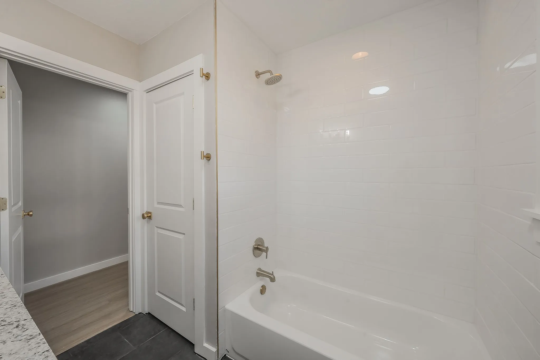 Single Family Residence For Sale in Tarrant County , 100 Crestwood Drive, Fort Worth, Texas 76107, 3 Bedroom, 2 Bathroom, 2 Garage spaces, 1,812 Sqft, built in 1942, mls#21179023, Real Estate Agent in Fort Worth, Homes For Sale in Tarrant county, Homes For Sale in Fort Worth, Realtor in Fort Worth Texas, Real Estate Brokerage Independent Realty Texas, Luminita Cordes Realtor