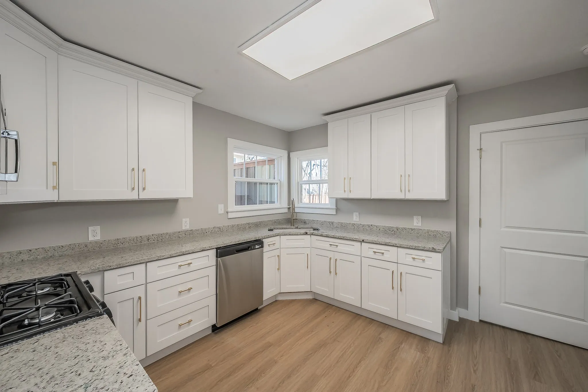 Single Family Residence For Sale in Tarrant County , 100 Crestwood Drive, Fort Worth, Texas 76107, 3 Bedroom, 2 Bathroom, 2 Garage spaces, 1,812 Sqft, built in 1942, mls#21179023, Real Estate Agent in Fort Worth, Homes For Sale in Tarrant county, Homes For Sale in Fort Worth, Realtor in Fort Worth Texas, Real Estate Brokerage Independent Realty Texas, Luminita Cordes Realtor