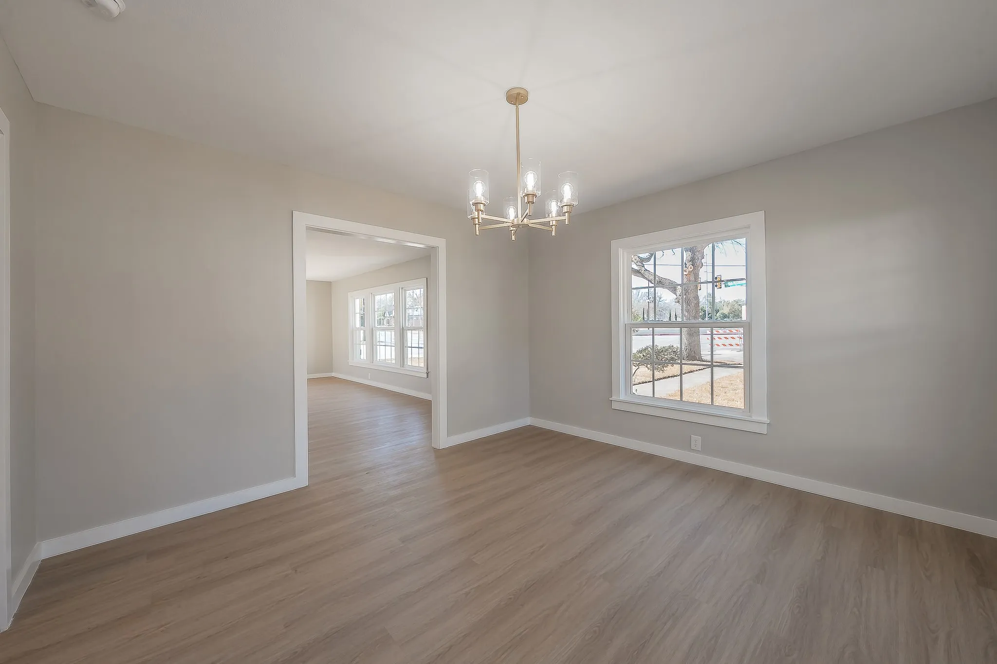 Single Family Residence For Sale in Tarrant County , 100 Crestwood Drive, Fort Worth, Texas 76107, 3 Bedroom, 2 Bathroom, 2 Garage spaces, 1,812 Sqft, built in 1942, mls#21179023, Real Estate Agent in Fort Worth, Homes For Sale in Tarrant county, Homes For Sale in Fort Worth, Realtor in Fort Worth Texas, Real Estate Brokerage Independent Realty Texas, Luminita Cordes Realtor