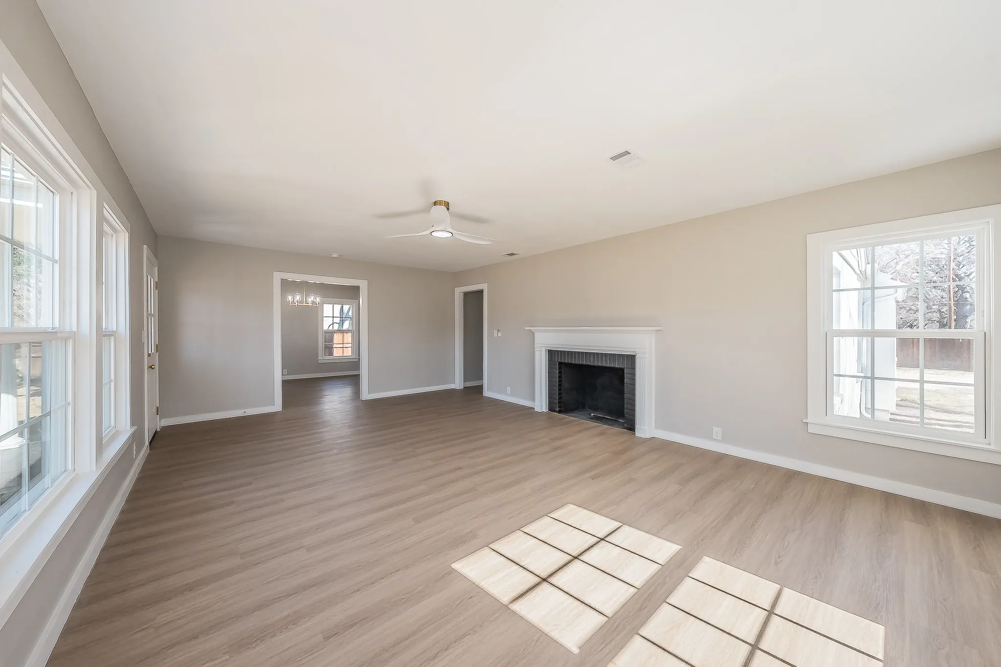 Single Family Residence For Sale in Tarrant County , 100 Crestwood Drive, Fort Worth, Texas 76107, 3 Bedroom, 2 Bathroom, 2 Garage spaces, 1,812 Sqft, built in 1942, mls#21179023, Real Estate Agent in Fort Worth, Homes For Sale in Tarrant county, Homes For Sale in Fort Worth, Realtor in Fort Worth Texas, Real Estate Brokerage Independent Realty Texas, Luminita Cordes Realtor