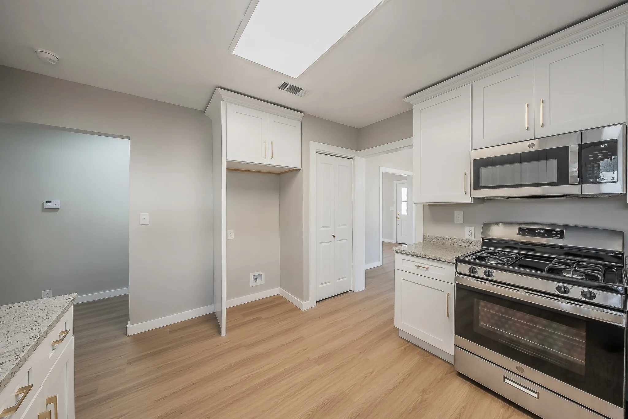 Single Family Residence For Sale in Tarrant County , 100 Crestwood Drive, Fort Worth, Texas 76107, 3 Bedroom, 2 Bathroom, 2 Garage spaces, 1,812 Sqft, built in 1942, mls#21179023, Real Estate Agent in Fort Worth, Homes For Sale in Tarrant county, Homes For Sale in Fort Worth, Realtor in Fort Worth Texas, Real Estate Brokerage Independent Realty Texas, Luminita Cordes Realtor