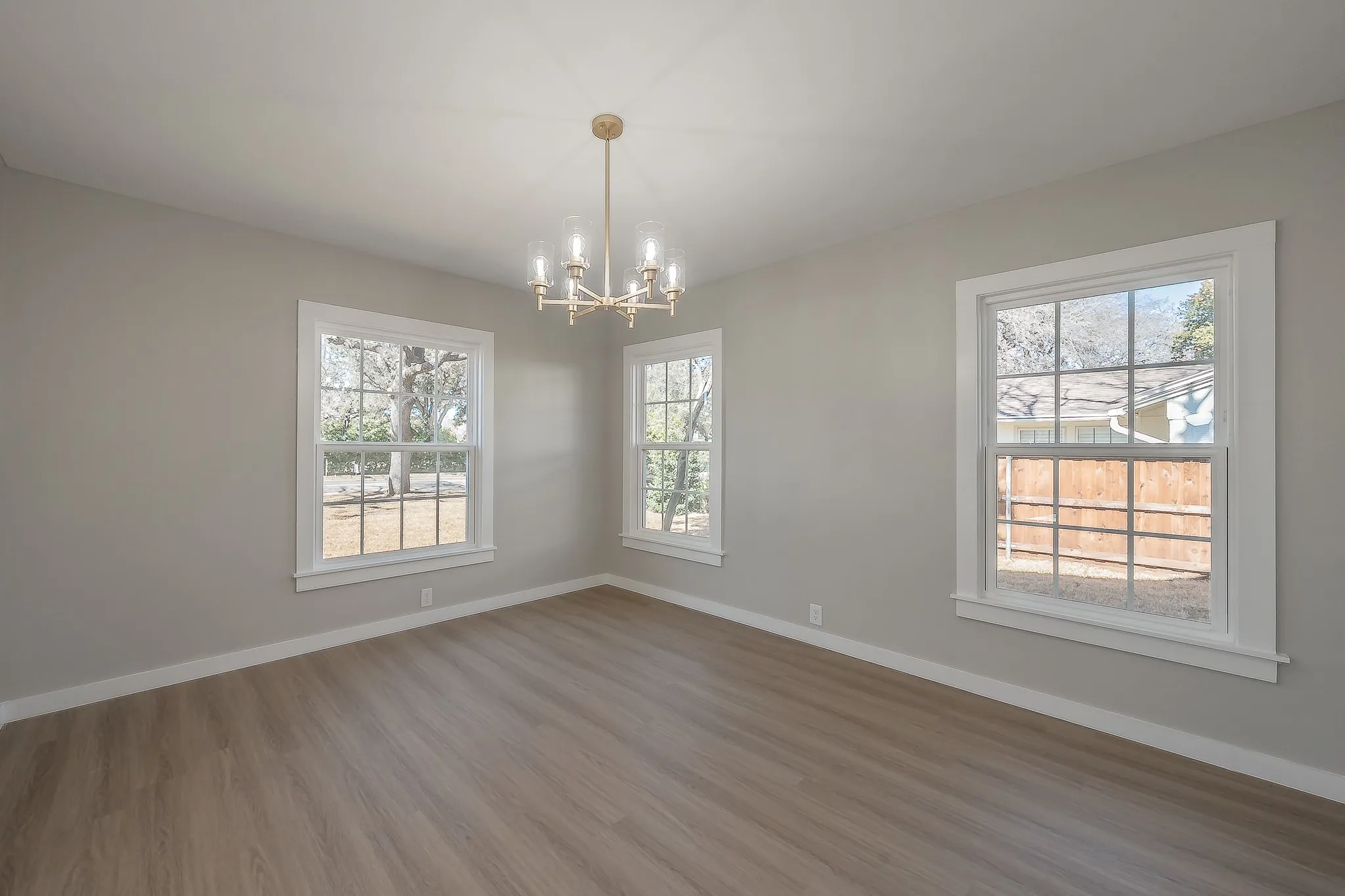Single Family Residence For Sale in Tarrant County , 100 Crestwood Drive, Fort Worth, Texas 76107, 3 Bedroom, 2 Bathroom, 2 Garage spaces, 1,812 Sqft, built in 1942, mls#21179023, Real Estate Agent in Fort Worth, Homes For Sale in Tarrant county, Homes For Sale in Fort Worth, Realtor in Fort Worth Texas, Real Estate Brokerage Independent Realty Texas, Luminita Cordes Realtor