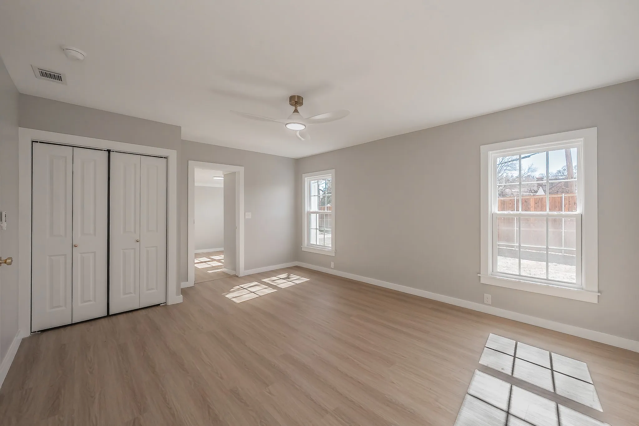 Single Family Residence For Sale in Tarrant County , 100 Crestwood Drive, Fort Worth, Texas 76107, 3 Bedroom, 2 Bathroom, 2 Garage spaces, 1,812 Sqft, built in 1942, mls#21179023, Real Estate Agent in Fort Worth, Homes For Sale in Tarrant county, Homes For Sale in Fort Worth, Realtor in Fort Worth Texas, Real Estate Brokerage Independent Realty Texas, Luminita Cordes Realtor
