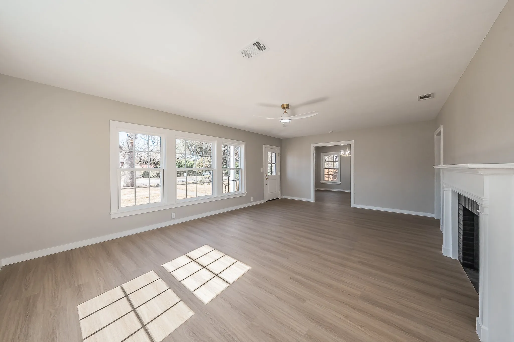 Single Family Residence For Sale in Tarrant County , 100 Crestwood Drive, Fort Worth, Texas 76107, 3 Bedroom, 2 Bathroom, 2 Garage spaces, 1,812 Sqft, built in 1942, mls#21179023, Real Estate Agent in Fort Worth, Homes For Sale in Tarrant county, Homes For Sale in Fort Worth, Realtor in Fort Worth Texas, Real Estate Brokerage Independent Realty Texas, Luminita Cordes Realtor