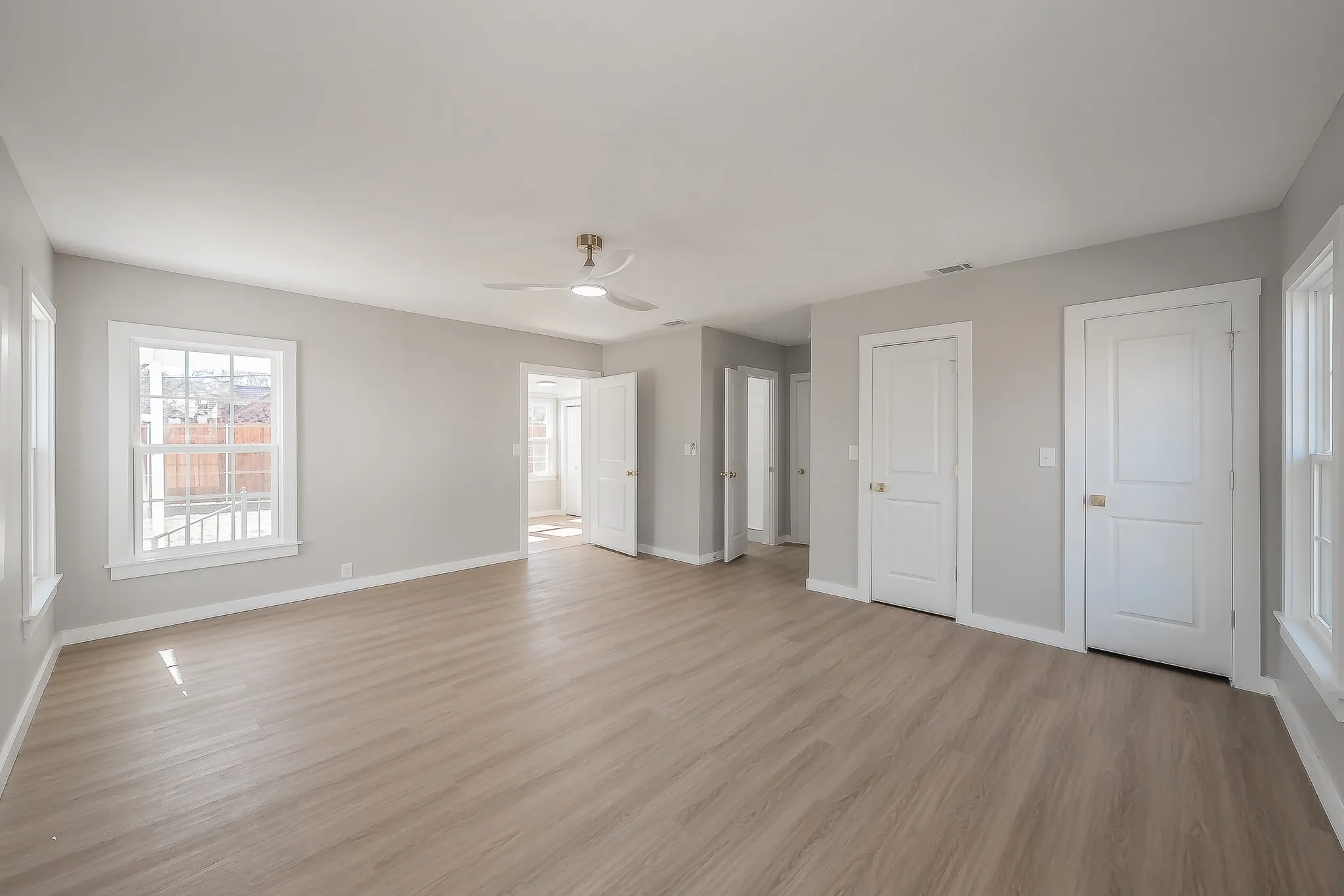 Single Family Residence For Sale in Tarrant County , 100 Crestwood Drive, Fort Worth, Texas 76107, 3 Bedroom, 2 Bathroom, 2 Garage spaces, 1,812 Sqft, built in 1942, mls#21179023, Real Estate Agent in Fort Worth, Homes For Sale in Tarrant county, Homes For Sale in Fort Worth, Realtor in Fort Worth Texas, Real Estate Brokerage Independent Realty Texas, Luminita Cordes Realtor