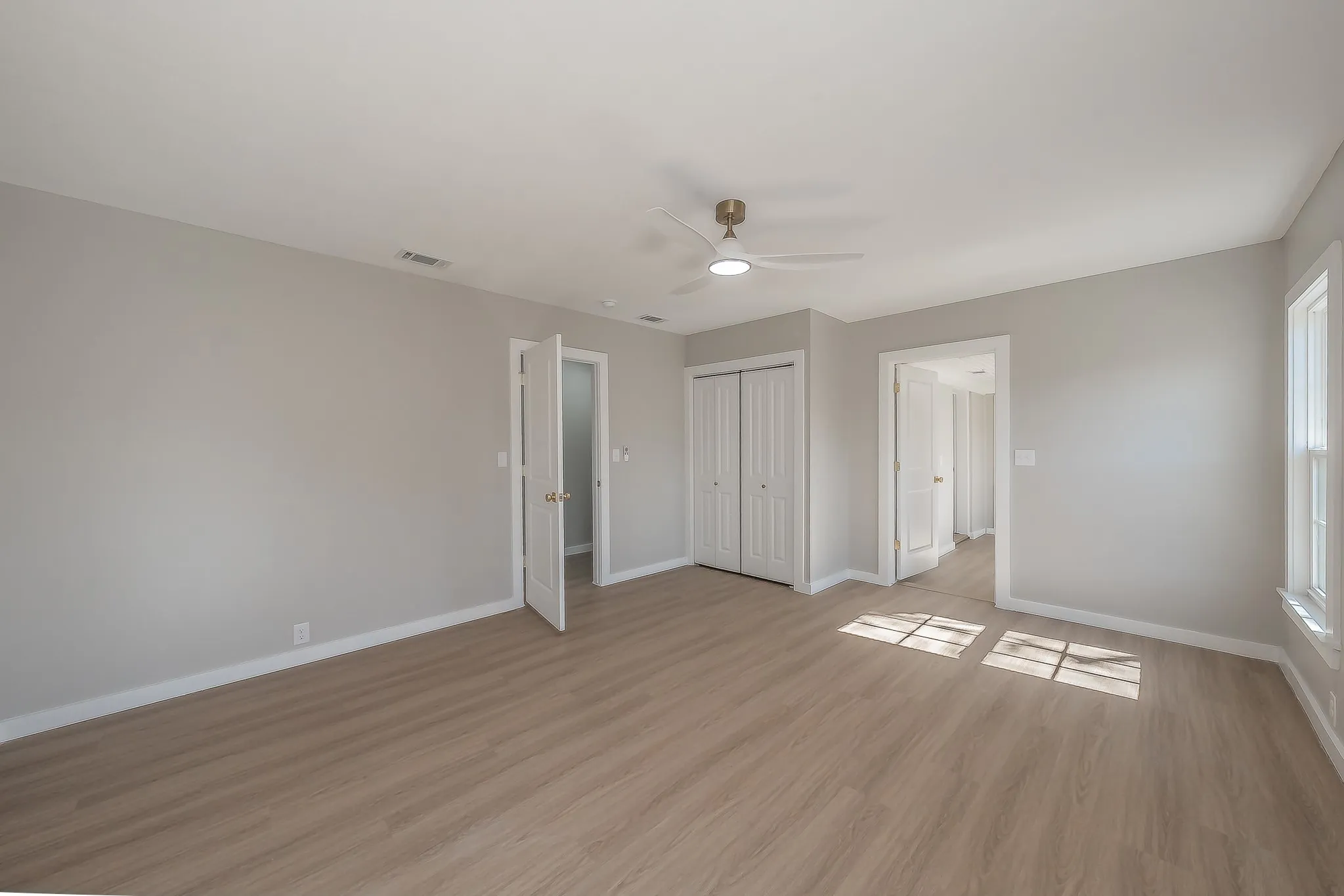 Single Family Residence For Sale in Tarrant County , 100 Crestwood Drive, Fort Worth, Texas 76107, 3 Bedroom, 2 Bathroom, 2 Garage spaces, 1,812 Sqft, built in 1942, mls#21179023, Real Estate Agent in Fort Worth, Homes For Sale in Tarrant county, Homes For Sale in Fort Worth, Realtor in Fort Worth Texas, Real Estate Brokerage Independent Realty Texas, Luminita Cordes Realtor