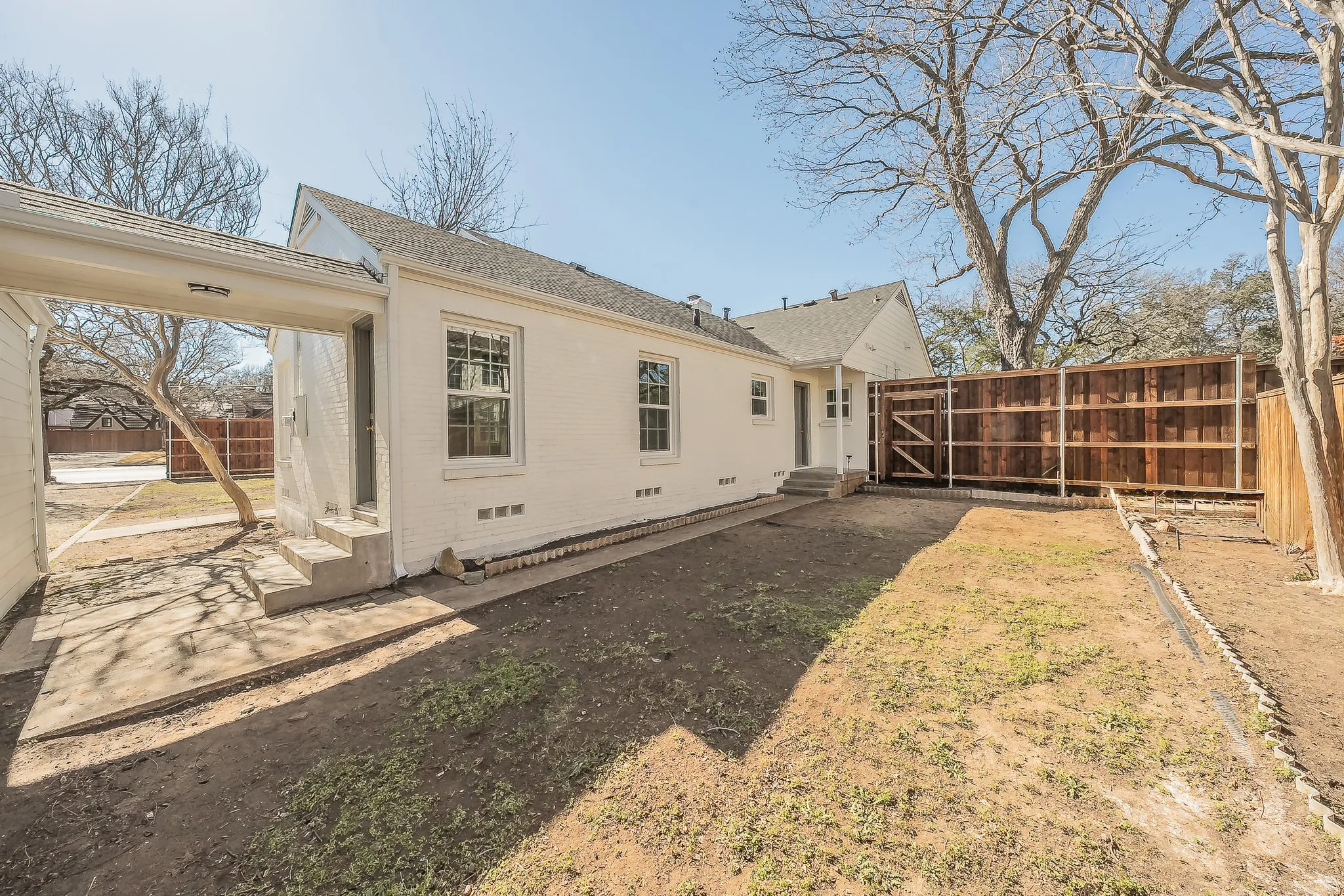 Single Family Residence For Sale in Tarrant County , 100 Crestwood Drive, Fort Worth, Texas 76107, 3 Bedroom, 2 Bathroom, 2 Garage spaces, 1,812 Sqft, built in 1942, mls#21179023, Real Estate Agent in Fort Worth, Homes For Sale in Tarrant county, Homes For Sale in Fort Worth, Realtor in Fort Worth Texas, Real Estate Brokerage Independent Realty Texas, Luminita Cordes Realtor