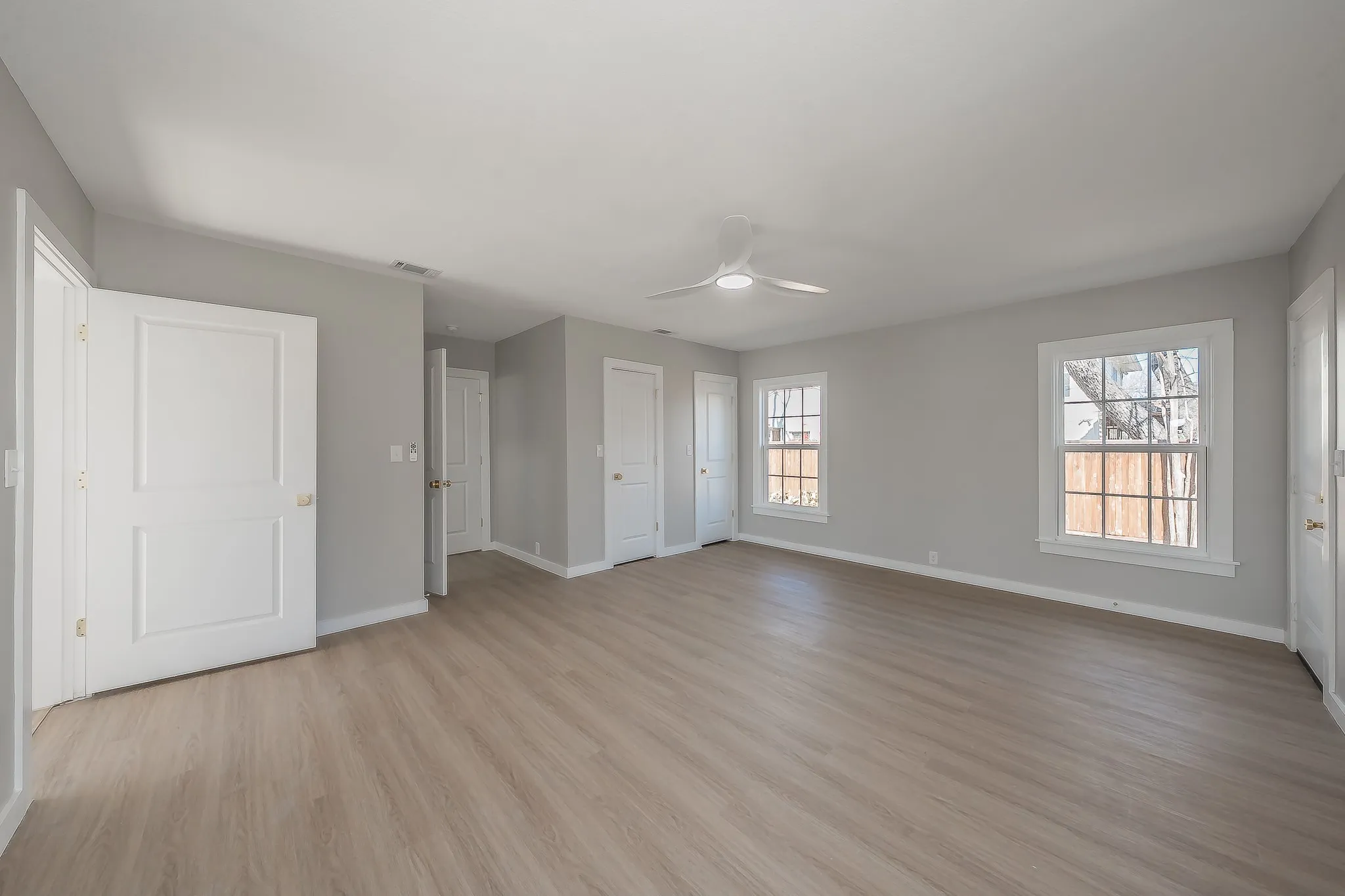 Single Family Residence For Sale in Tarrant County , 100 Crestwood Drive, Fort Worth, Texas 76107, 3 Bedroom, 2 Bathroom, 2 Garage spaces, 1,812 Sqft, built in 1942, mls#21179023, Real Estate Agent in Fort Worth, Homes For Sale in Tarrant county, Homes For Sale in Fort Worth, Realtor in Fort Worth Texas, Real Estate Brokerage Independent Realty Texas, Luminita Cordes Realtor