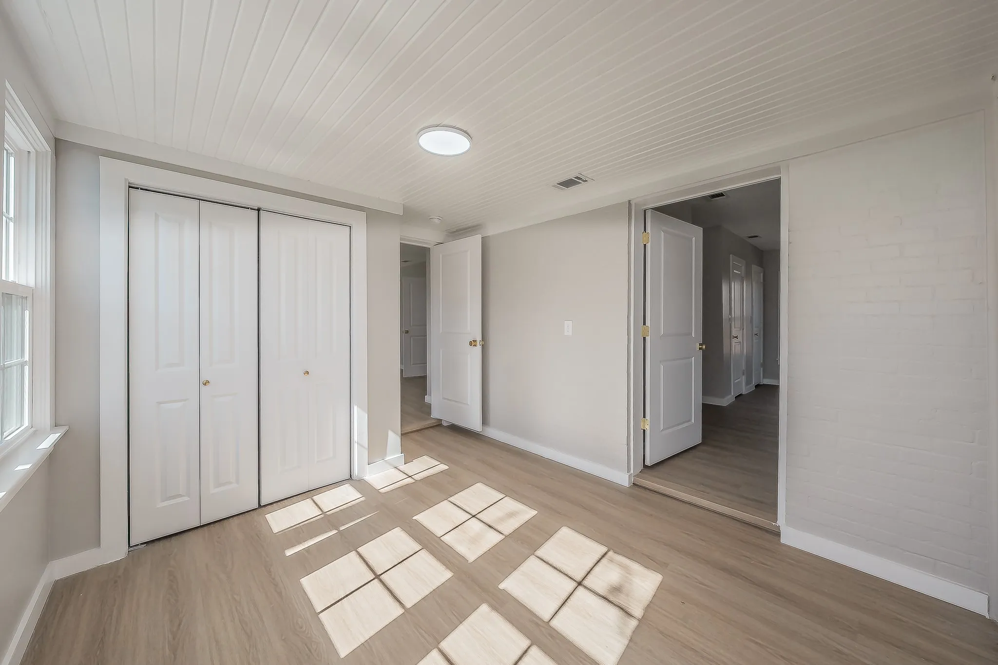 Single Family Residence For Sale in Tarrant County , 100 Crestwood Drive, Fort Worth, Texas 76107, 3 Bedroom, 2 Bathroom, 2 Garage spaces, 1,812 Sqft, built in 1942, mls#21179023, Real Estate Agent in Fort Worth, Homes For Sale in Tarrant county, Homes For Sale in Fort Worth, Realtor in Fort Worth Texas, Real Estate Brokerage Independent Realty Texas, Luminita Cordes Realtor