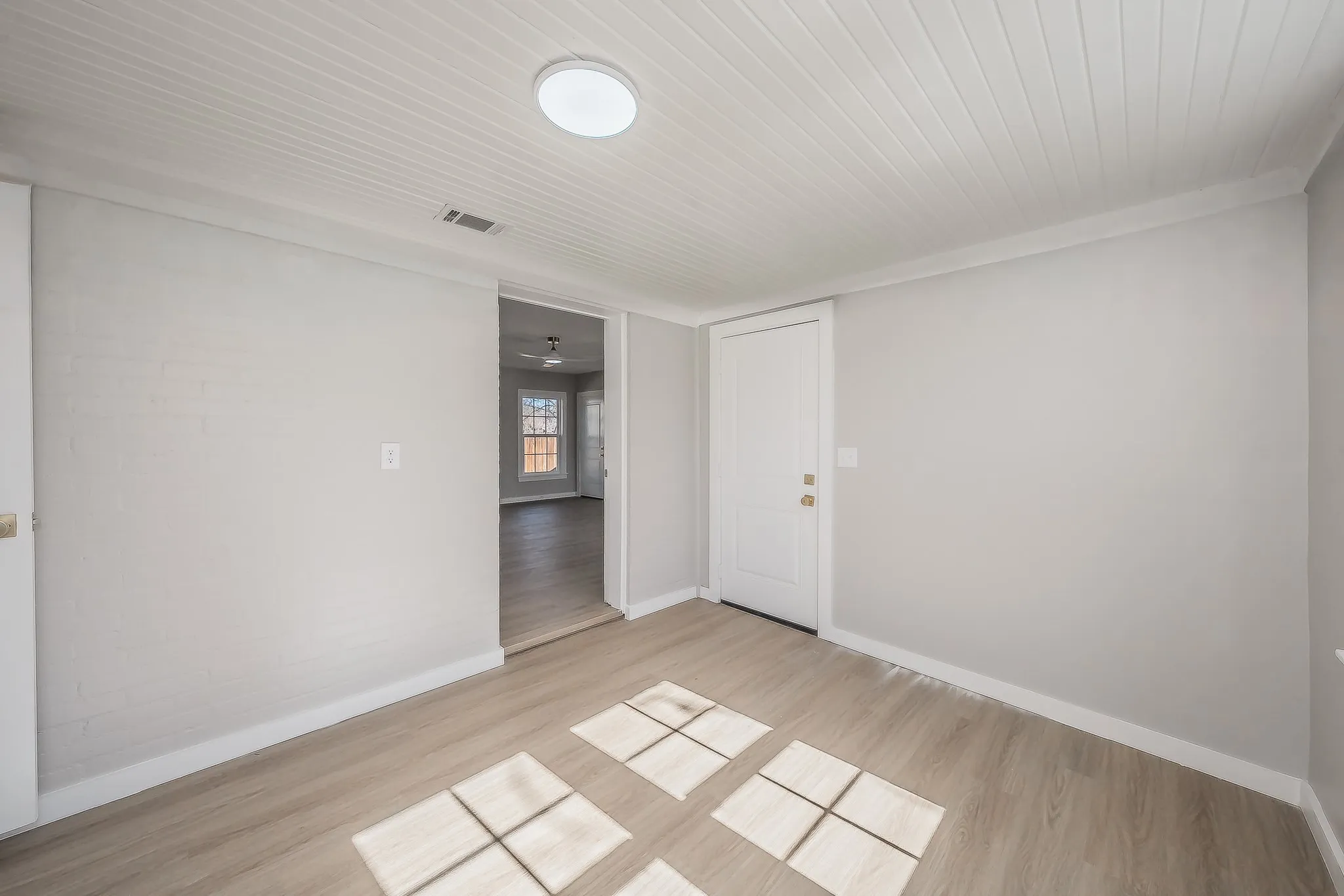 Single Family Residence For Sale in Tarrant County , 100 Crestwood Drive, Fort Worth, Texas 76107, 3 Bedroom, 2 Bathroom, 2 Garage spaces, 1,812 Sqft, built in 1942, mls#21179023, Real Estate Agent in Fort Worth, Homes For Sale in Tarrant county, Homes For Sale in Fort Worth, Realtor in Fort Worth Texas, Real Estate Brokerage Independent Realty Texas, Luminita Cordes Realtor