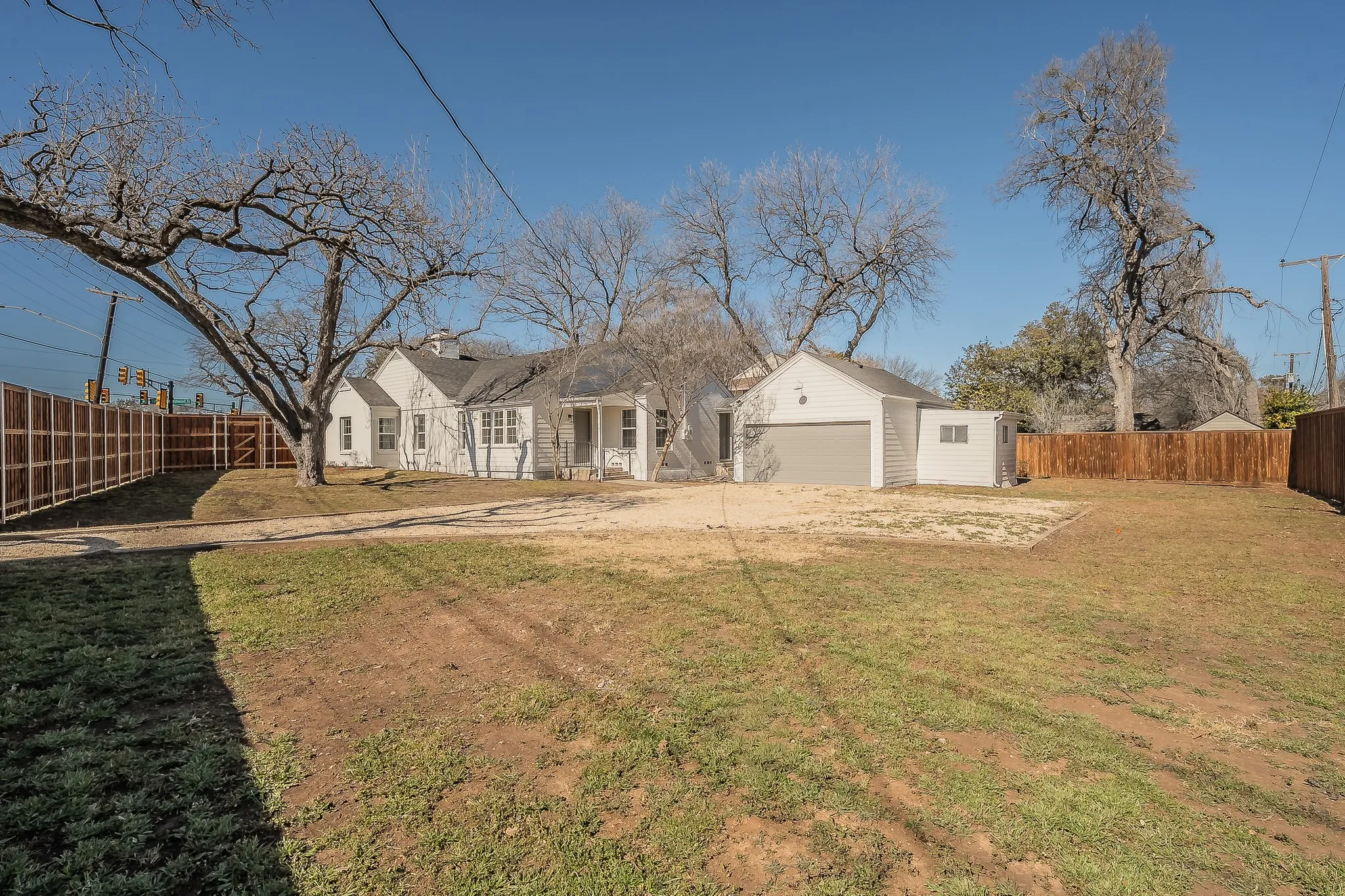 Single Family Residence For Sale in Tarrant County , 100 Crestwood Drive, Fort Worth, Texas 76107, 3 Bedroom, 2 Bathroom, 2 Garage spaces, 1,812 Sqft, built in 1942, mls#21179023, Real Estate Agent in Fort Worth, Homes For Sale in Tarrant county, Homes For Sale in Fort Worth, Realtor in Fort Worth Texas, Real Estate Brokerage Independent Realty Texas, Luminita Cordes Realtor