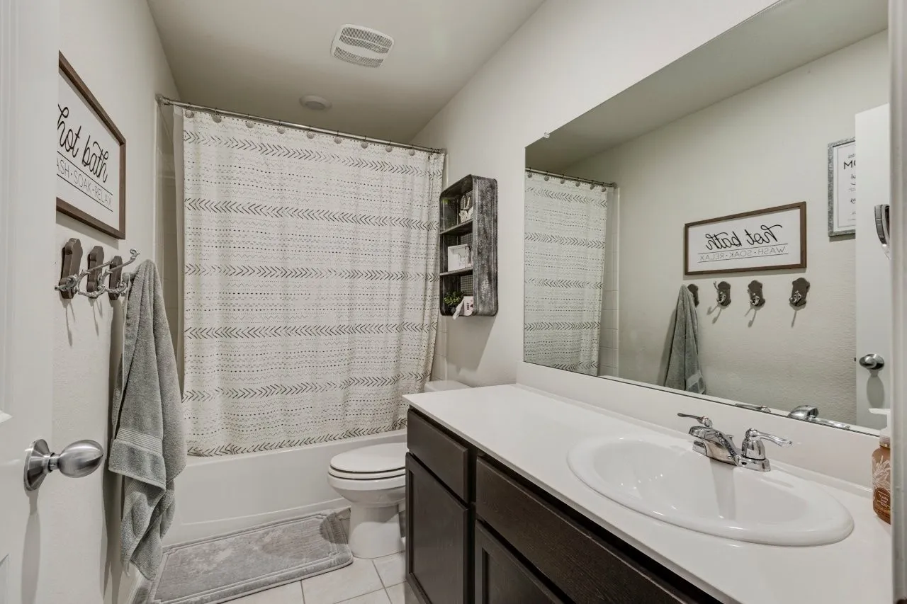 Single Family Residence For Sale in Collin County , 2353 Stefani Street, Anna, Texas 75409, 5 Bedrooms, 3 Bathrooms, 2 Garage spaces, 2,599 Sqft, built in 2019, Preowned, Price $379,999, mls#21179107, Real Estate Agent in Anna, Homes For Sale in Collin county, Homes For Sale in Anna, Realtor in Anna Texas, Real Estate Brokerage Independent Realty Texas, Luminita Cordes Realtor