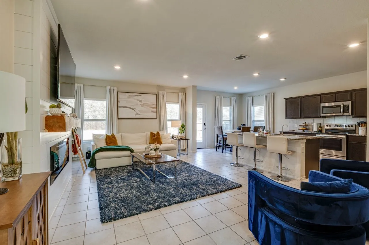 Single Family Residence For Sale in Collin County , 2353 Stefani Street, Anna, Texas 75409, 5 Bedrooms, 3 Bathrooms, 2 Garage spaces, 2,599 Sqft, built in 2019, Preowned, Price $379,999, mls#21179107, Real Estate Agent in Anna, Homes For Sale in Collin county, Homes For Sale in Anna, Realtor in Anna Texas, Real Estate Brokerage Independent Realty Texas, Luminita Cordes Realtor