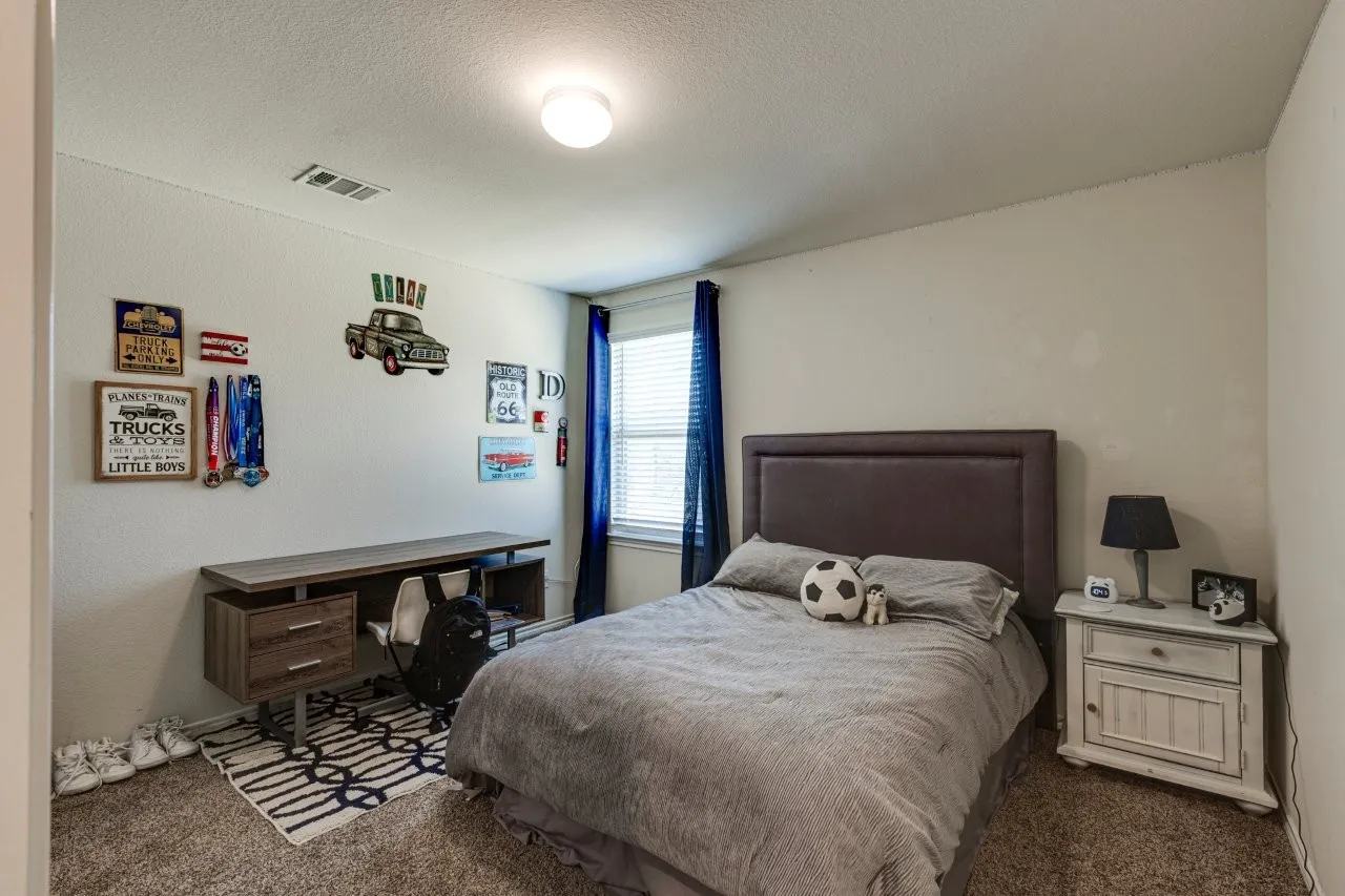 Single Family Residence For Sale in Collin County , 2353 Stefani Street, Anna, Texas 75409, 5 Bedrooms, 3 Bathrooms, 2 Garage spaces, 2,599 Sqft, built in 2019, Preowned, Price $379,999, mls#21179107, Real Estate Agent in Anna, Homes For Sale in Collin county, Homes For Sale in Anna, Realtor in Anna Texas, Real Estate Brokerage Independent Realty Texas, Luminita Cordes Realtor