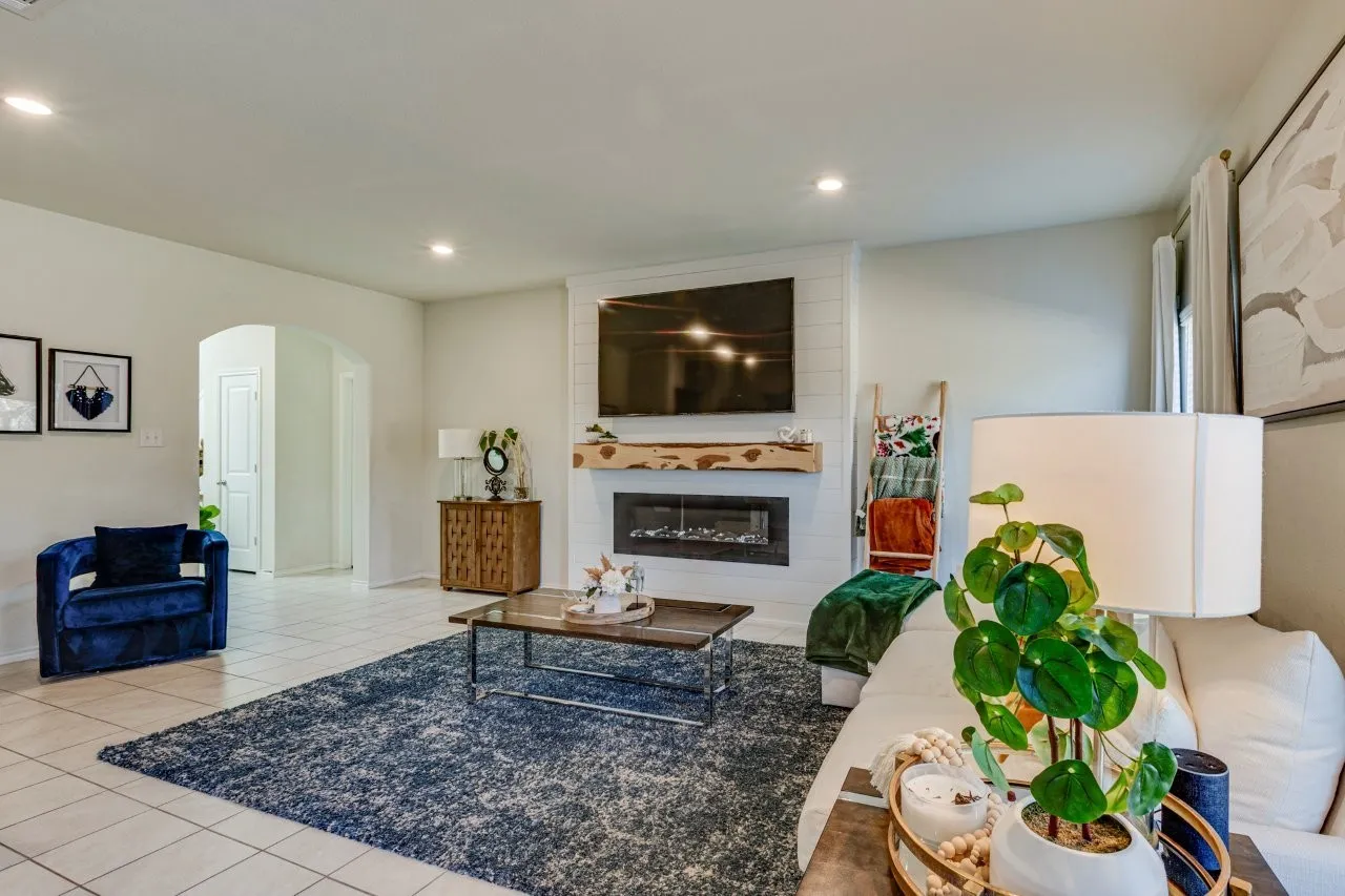 Single Family Residence For Sale in Collin County , 2353 Stefani Street, Anna, Texas 75409, 5 Bedrooms, 3 Bathrooms, 2 Garage spaces, 2,599 Sqft, built in 2019, Preowned, Price $379,999, mls#21179107, Real Estate Agent in Anna, Homes For Sale in Collin county, Homes For Sale in Anna, Realtor in Anna Texas, Real Estate Brokerage Independent Realty Texas, Luminita Cordes Realtor