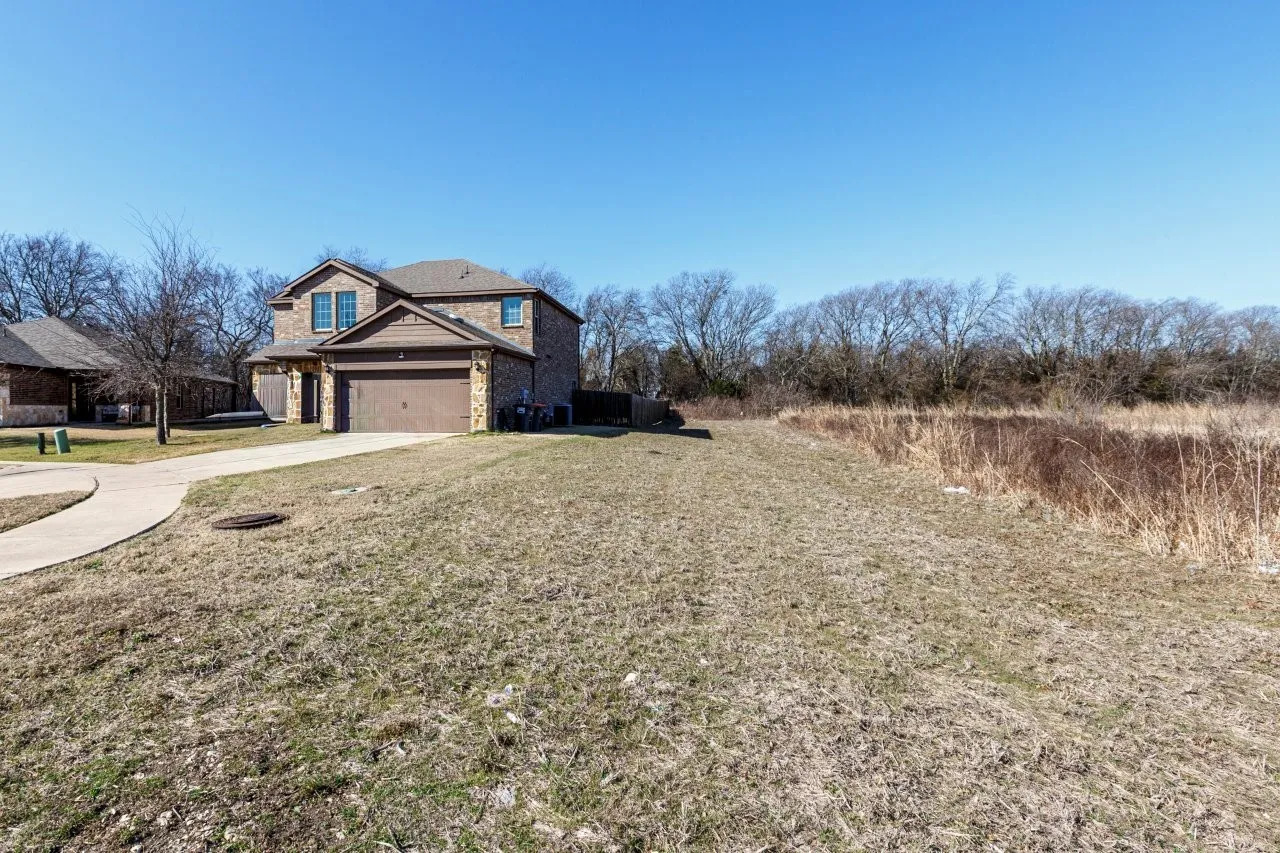 Single Family Residence For Sale in Collin County , 2353 Stefani Street, Anna, Texas 75409, 5 Bedrooms, 3 Bathrooms, 2 Garage spaces, 2,599 Sqft, built in 2019, Preowned, Price $379,999, mls#21179107, Real Estate Agent in Anna, Homes For Sale in Collin county, Homes For Sale in Anna, Realtor in Anna Texas, Real Estate Brokerage Independent Realty Texas, Luminita Cordes Realtor
