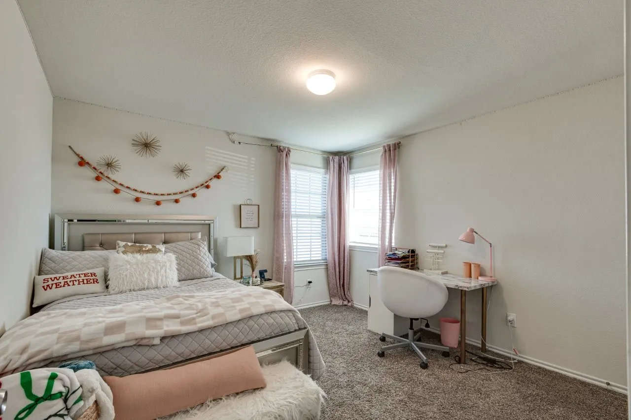 Single Family Residence For Sale in Collin County , 2353 Stefani Street, Anna, Texas 75409, 5 Bedrooms, 3 Bathrooms, 2 Garage spaces, 2,599 Sqft, built in 2019, Preowned, Price $379,999, mls#21179107, Real Estate Agent in Anna, Homes For Sale in Collin county, Homes For Sale in Anna, Realtor in Anna Texas, Real Estate Brokerage Independent Realty Texas, Luminita Cordes Realtor