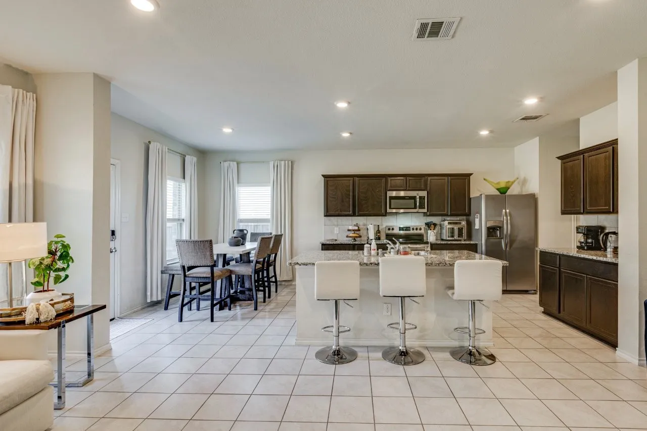 Single Family Residence For Sale in Collin County , 2353 Stefani Street, Anna, Texas 75409, 5 Bedrooms, 3 Bathrooms, 2 Garage spaces, 2,599 Sqft, built in 2019, Preowned, Price $379,999, mls#21179107, Real Estate Agent in Anna, Homes For Sale in Collin county, Homes For Sale in Anna, Realtor in Anna Texas, Real Estate Brokerage Independent Realty Texas, Luminita Cordes Realtor