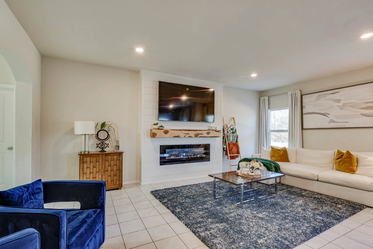 Single Family Residence For Sale in Collin County , 2353 Stefani Street, Anna, Texas 75409, 5 Bedrooms, 3 Bathrooms, 2 Garage spaces, 2,599 Sqft, built in 2019, Preowned, Price $379,999, mls#21179107, Real Estate Agent in Anna, Homes For Sale in Collin county, Homes For Sale in Anna, Realtor in Anna Texas, Real Estate Brokerage Independent Realty Texas, Luminita Cordes Realtor