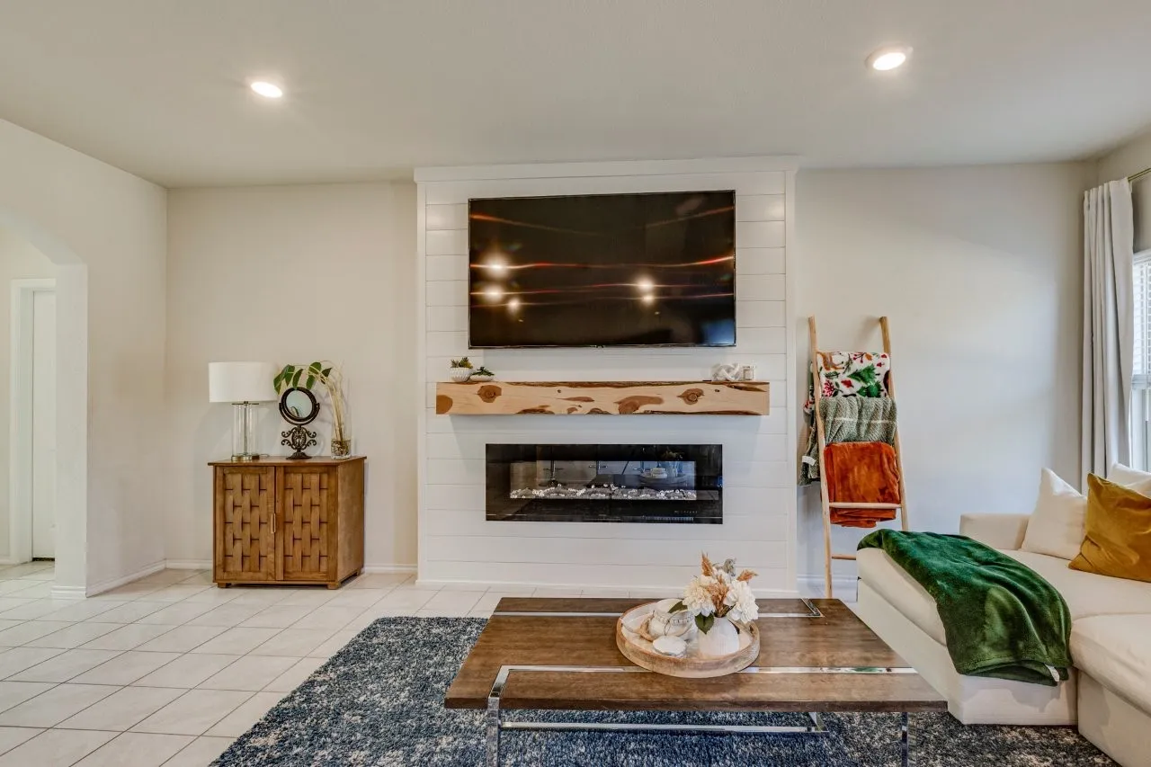 Single Family Residence For Sale in Collin County , 2353 Stefani Street, Anna, Texas 75409, 5 Bedrooms, 3 Bathrooms, 2 Garage spaces, 2,599 Sqft, built in 2019, Preowned, Price $379,999, mls#21179107, Real Estate Agent in Anna, Homes For Sale in Collin county, Homes For Sale in Anna, Realtor in Anna Texas, Real Estate Brokerage Independent Realty Texas, Luminita Cordes Realtor