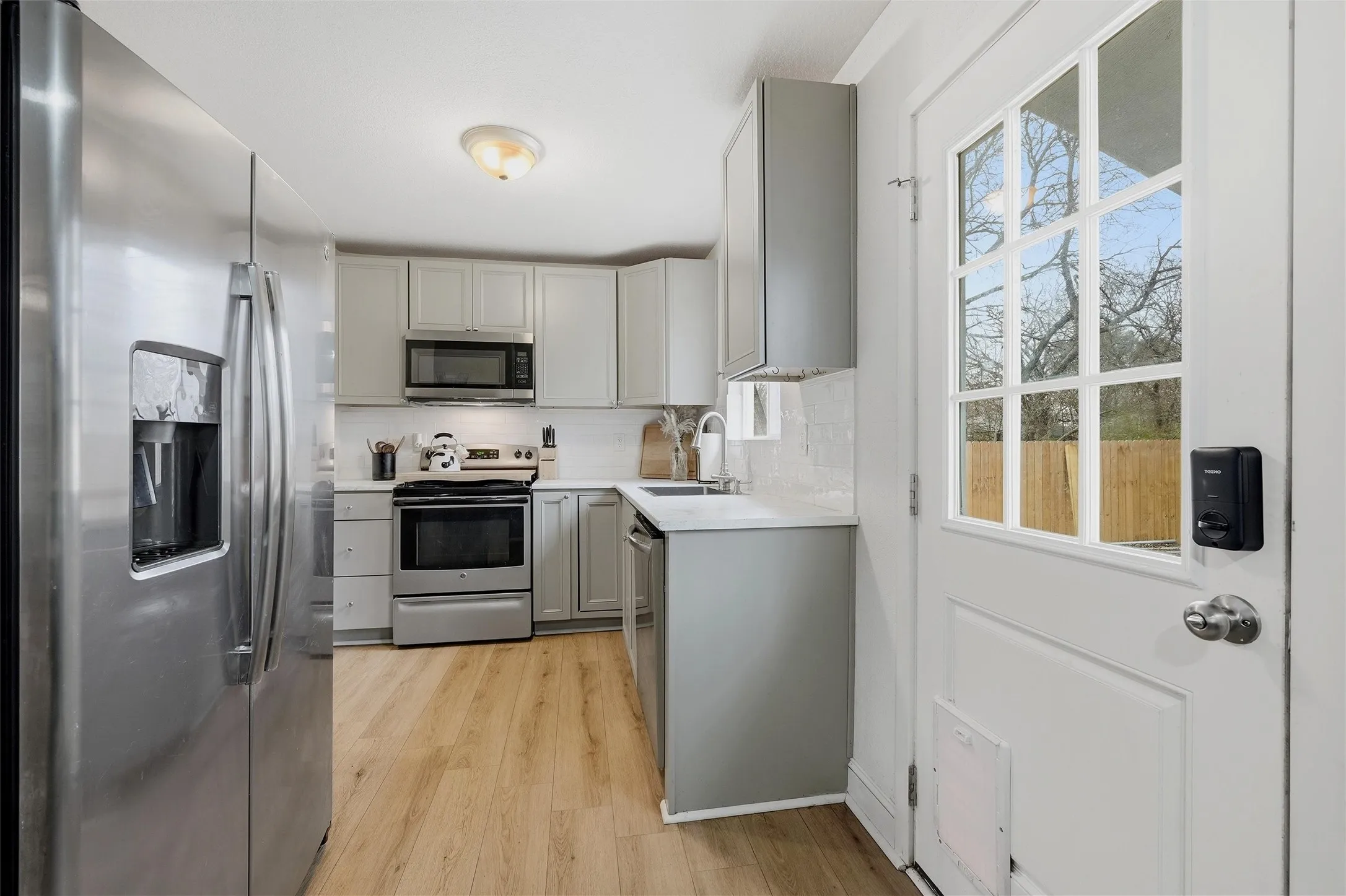 SS range and dishwasher