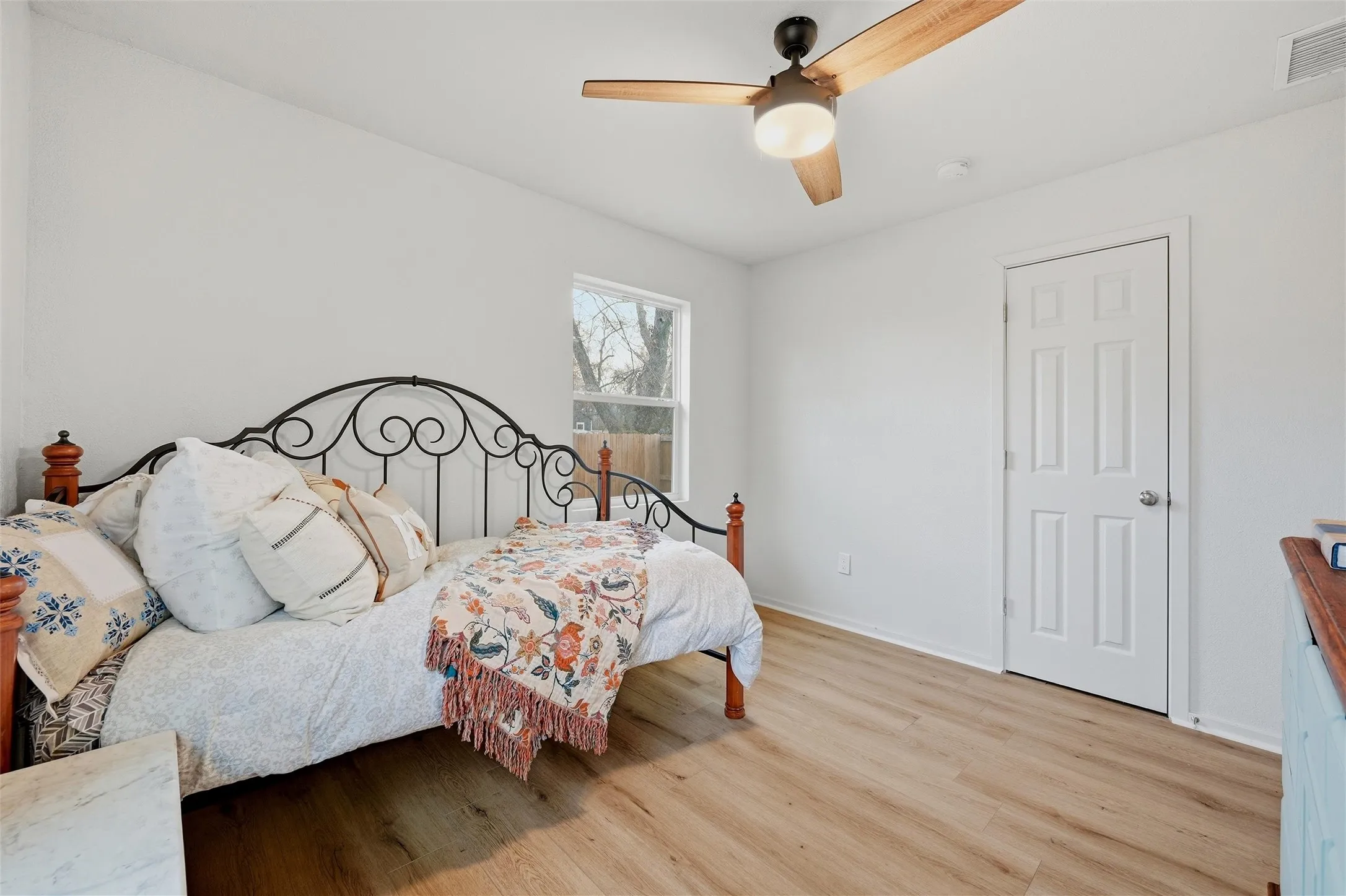 Single Family Residence For Sale in Grayson County , 918 N Ricketts Street, Sherman, Texas 75092, 3 Bedroom, 2 Bathroom, Garage spaces, 1,105 Sqft, built in 1950, Preowned, mls#21178577, Real Estate Agent in Sherman, Homes For Sale in Grayson county, Homes For Sale in Sherman, Realtor in Sherman Texas, Real Estate Brokerage Independent Realty Texas, Luminita Cordes Realtor