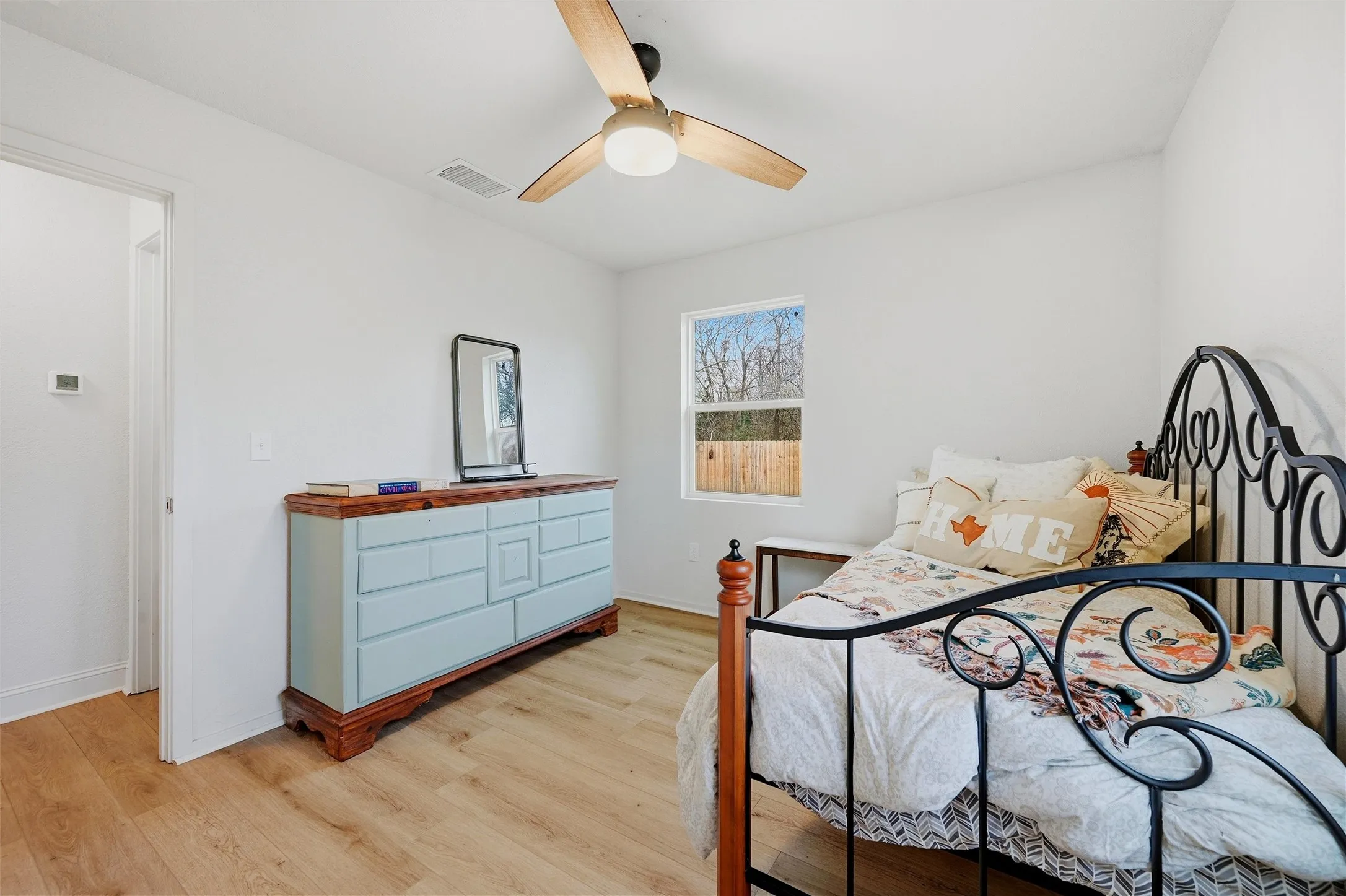 Single Family Residence For Sale in Grayson County , 918 N Ricketts Street, Sherman, Texas 75092, 3 Bedroom, 2 Bathroom, Garage spaces, 1,105 Sqft, built in 1950, Preowned, mls#21178577, Real Estate Agent in Sherman, Homes For Sale in Grayson county, Homes For Sale in Sherman, Realtor in Sherman Texas, Real Estate Brokerage Independent Realty Texas, Luminita Cordes Realtor
