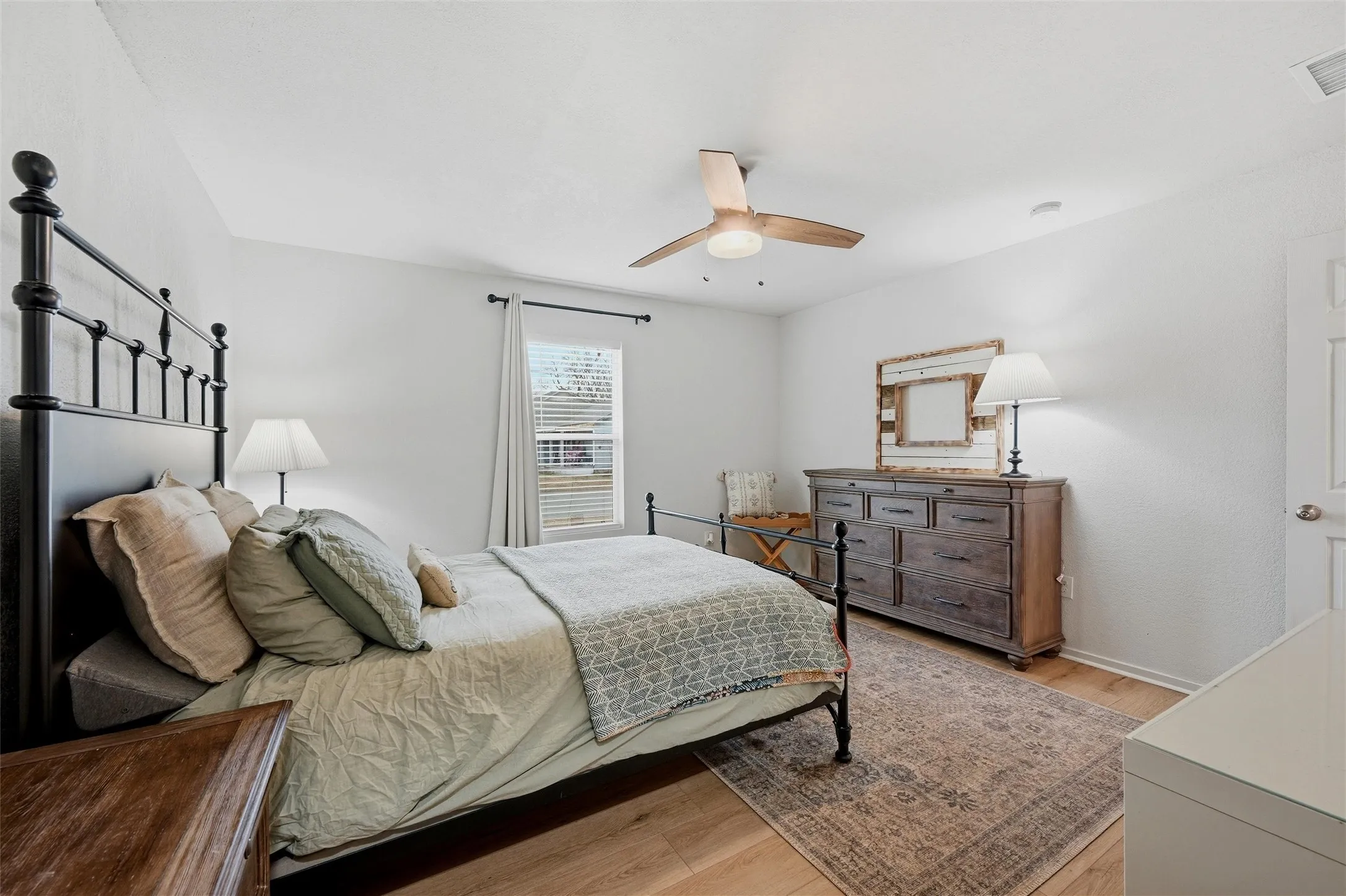 Single Family Residence For Sale in Grayson County , 918 N Ricketts Street, Sherman, Texas 75092, 3 Bedroom, 2 Bathroom, Garage spaces, 1,105 Sqft, built in 1950, Preowned, mls#21178577, Real Estate Agent in Sherman, Homes For Sale in Grayson county, Homes For Sale in Sherman, Realtor in Sherman Texas, Real Estate Brokerage Independent Realty Texas, Luminita Cordes Realtor