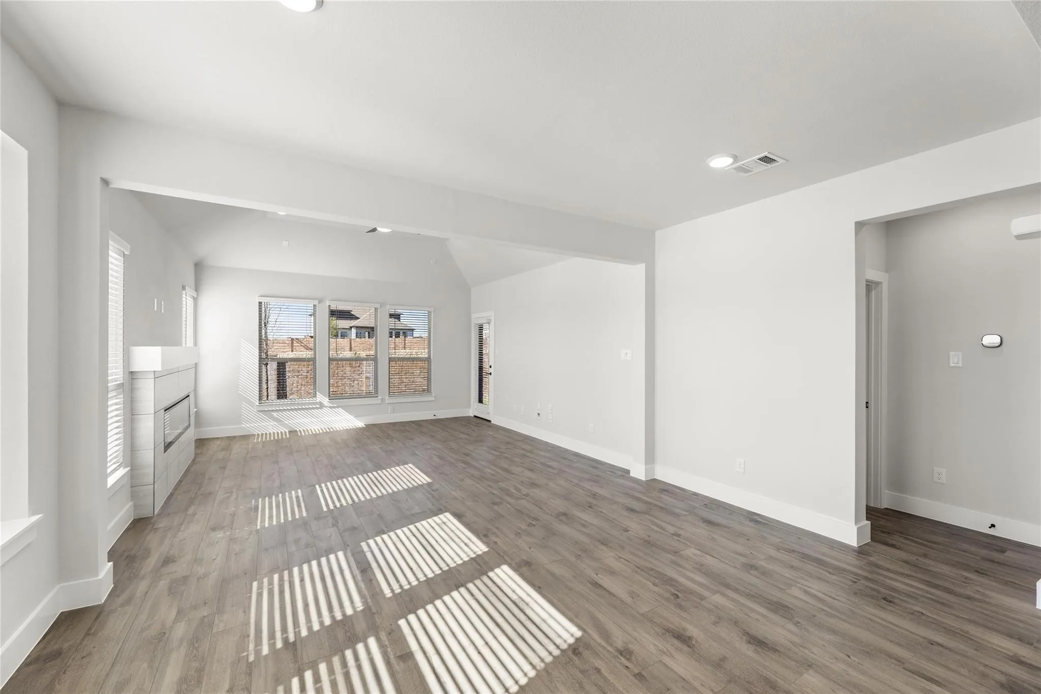 Single Family Residence For Rent in Collin County , 809 Meadow Spring Lane, Anna, Texas 75409, 5 Bedrooms, 4 Bathrooms, 2 Garage spaces, 2,828 Sqft, built in 2023, Price $2,950, mls#21179120, Real Estate Agent in Anna, Homes For Rent in Collin county, Homes For Rent in Anna, Realtor in Anna Texas, Real Estate Brokerage Independent Realty Texas, Luminita Cordes Realtor